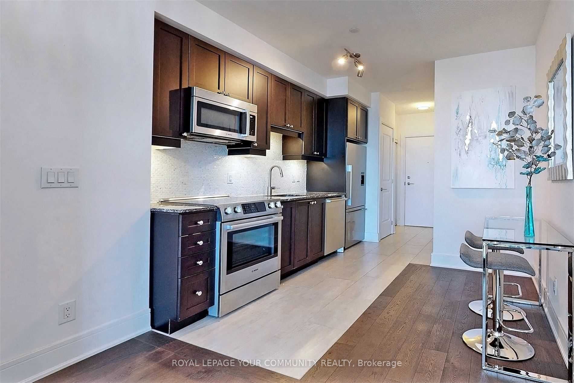 9201 Yonge St 2401 Property Photo 8