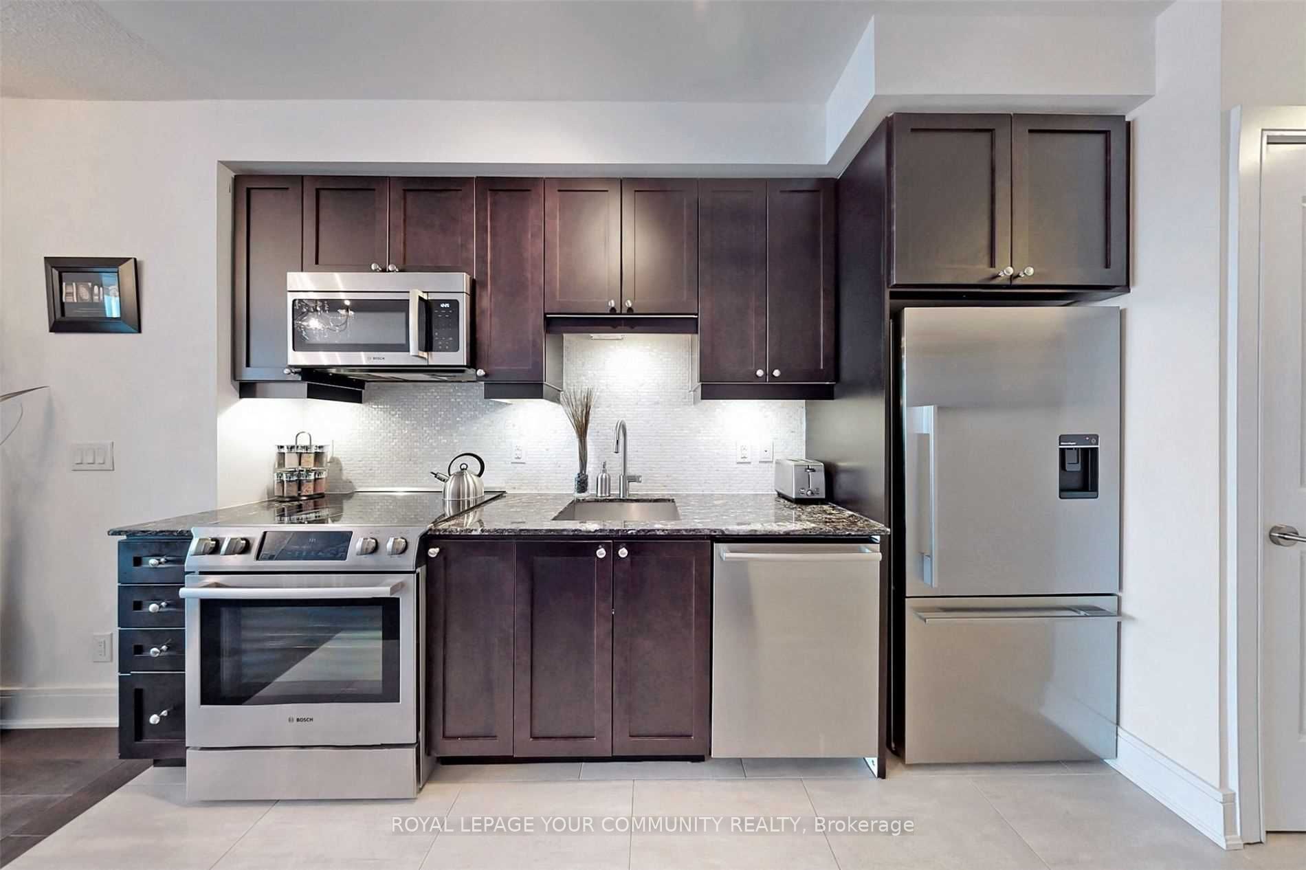 9201 Yonge St 2401 Property Photo 9