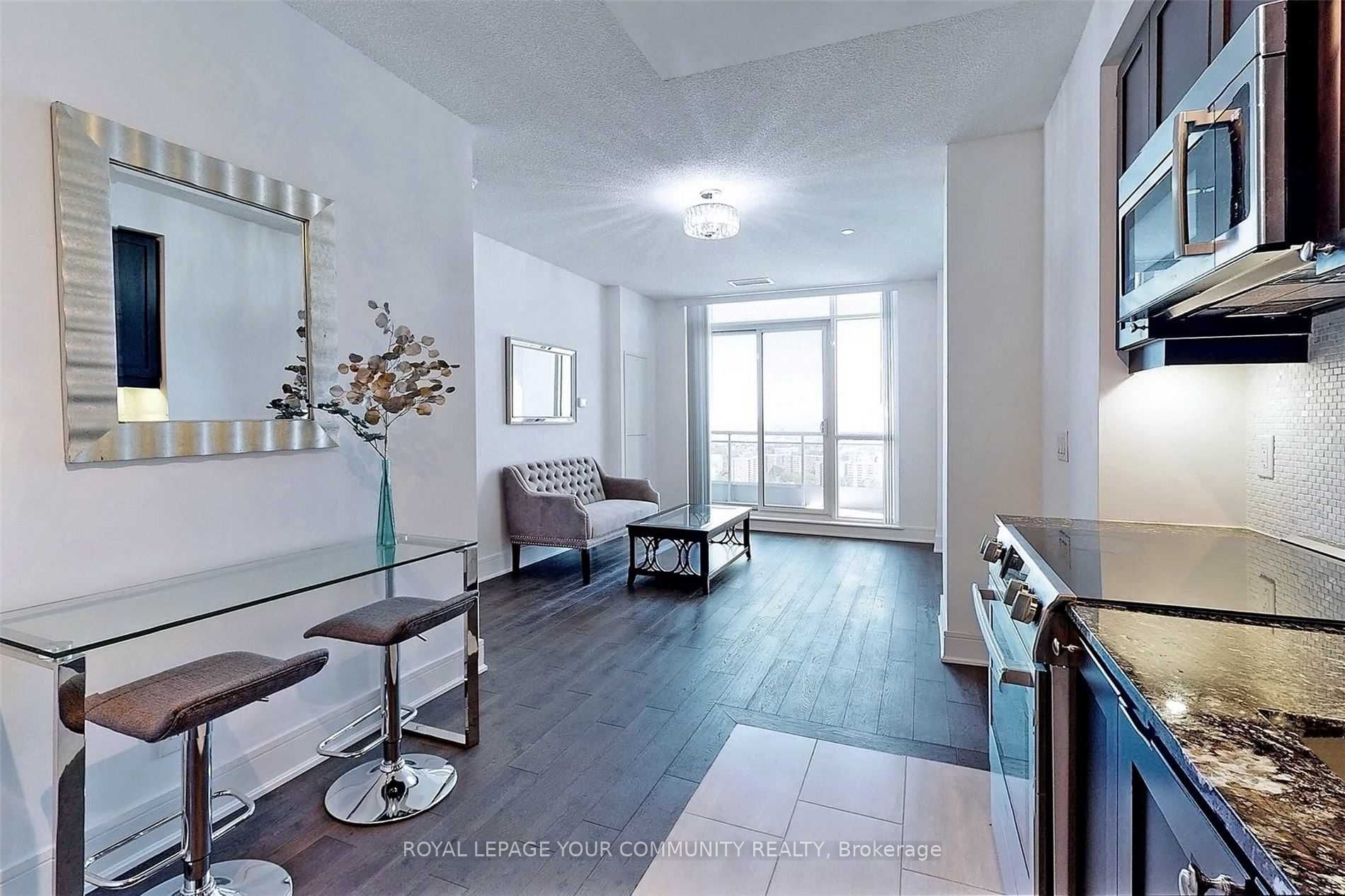 9201 Yonge St 2401 Property Photo 10