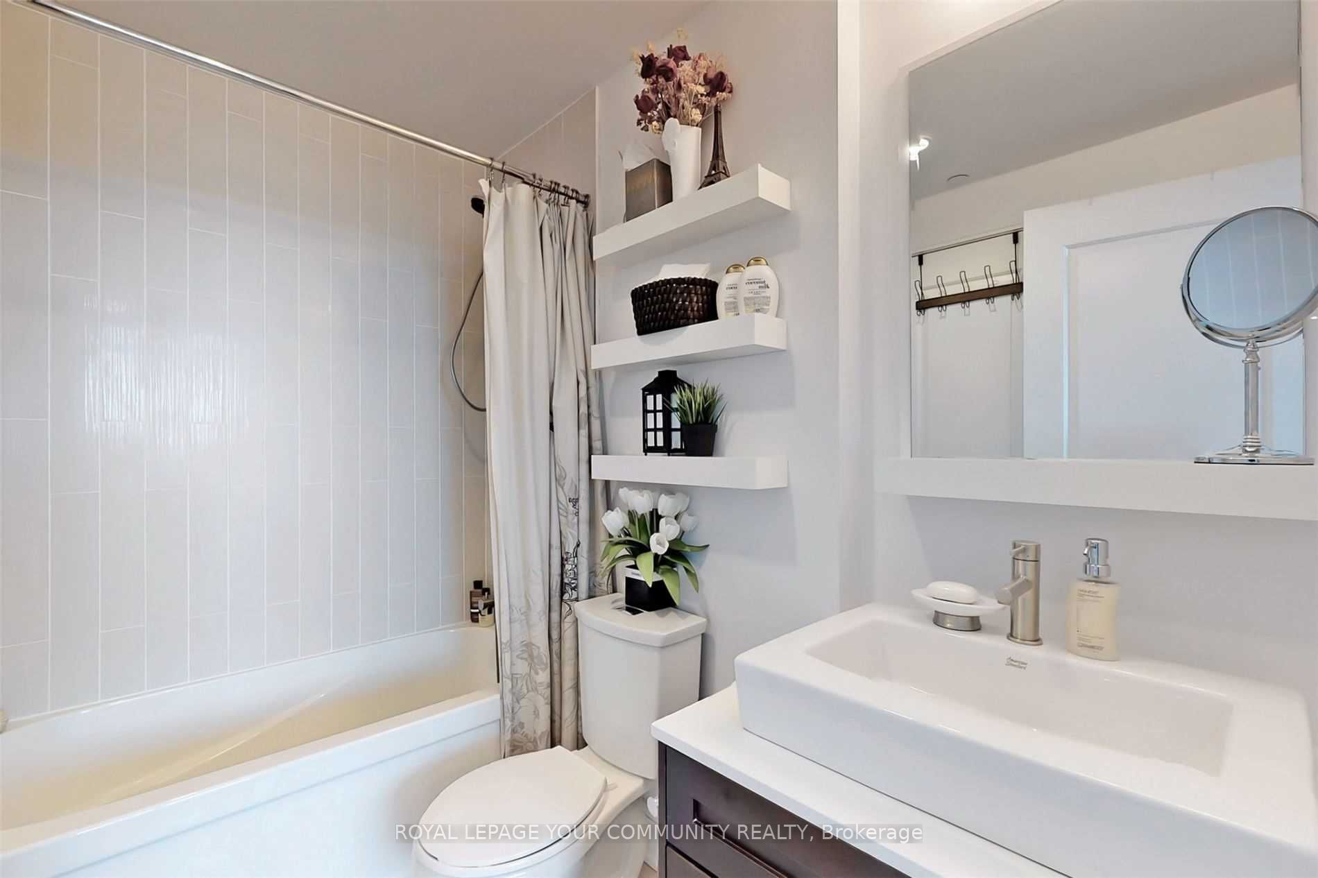 9201 Yonge St 2401 Property Photo 13