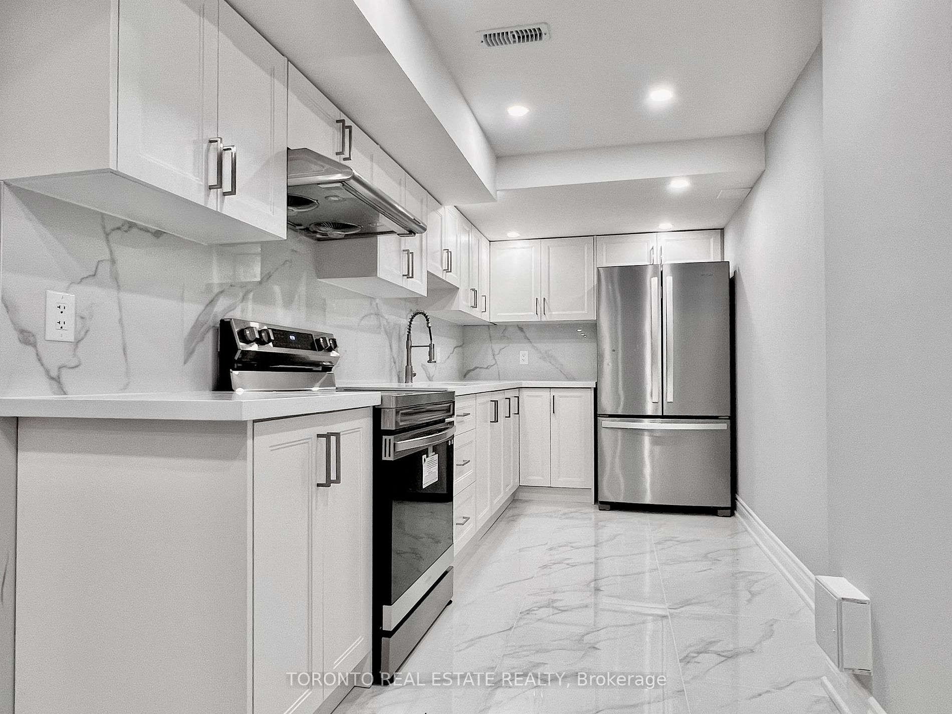 74 Mohandas Dr Property Photo 1
