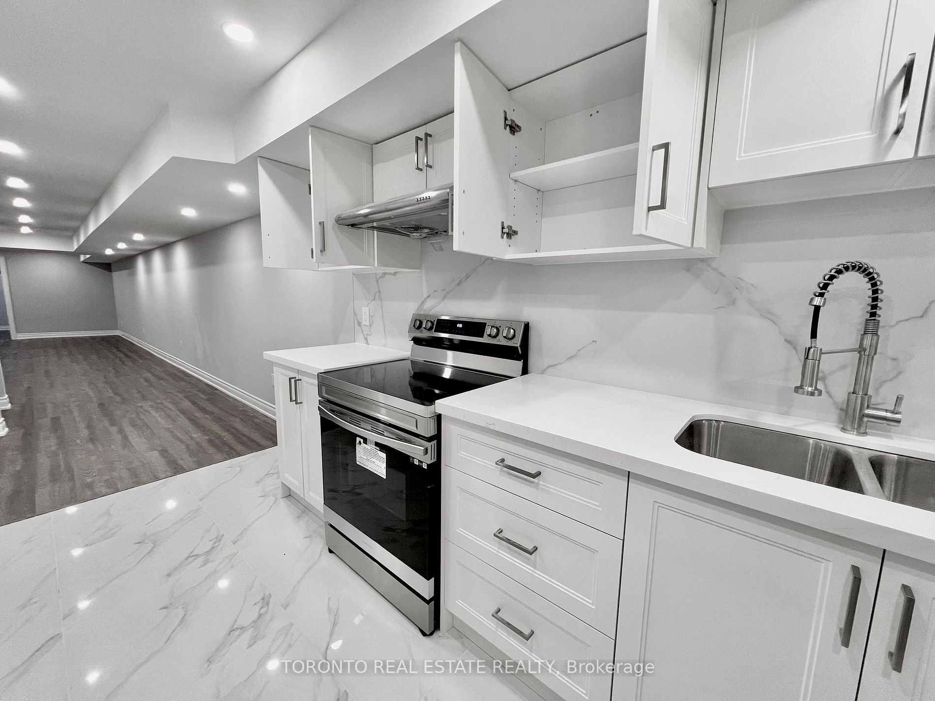 74 Mohandas Dr Property Photo 2