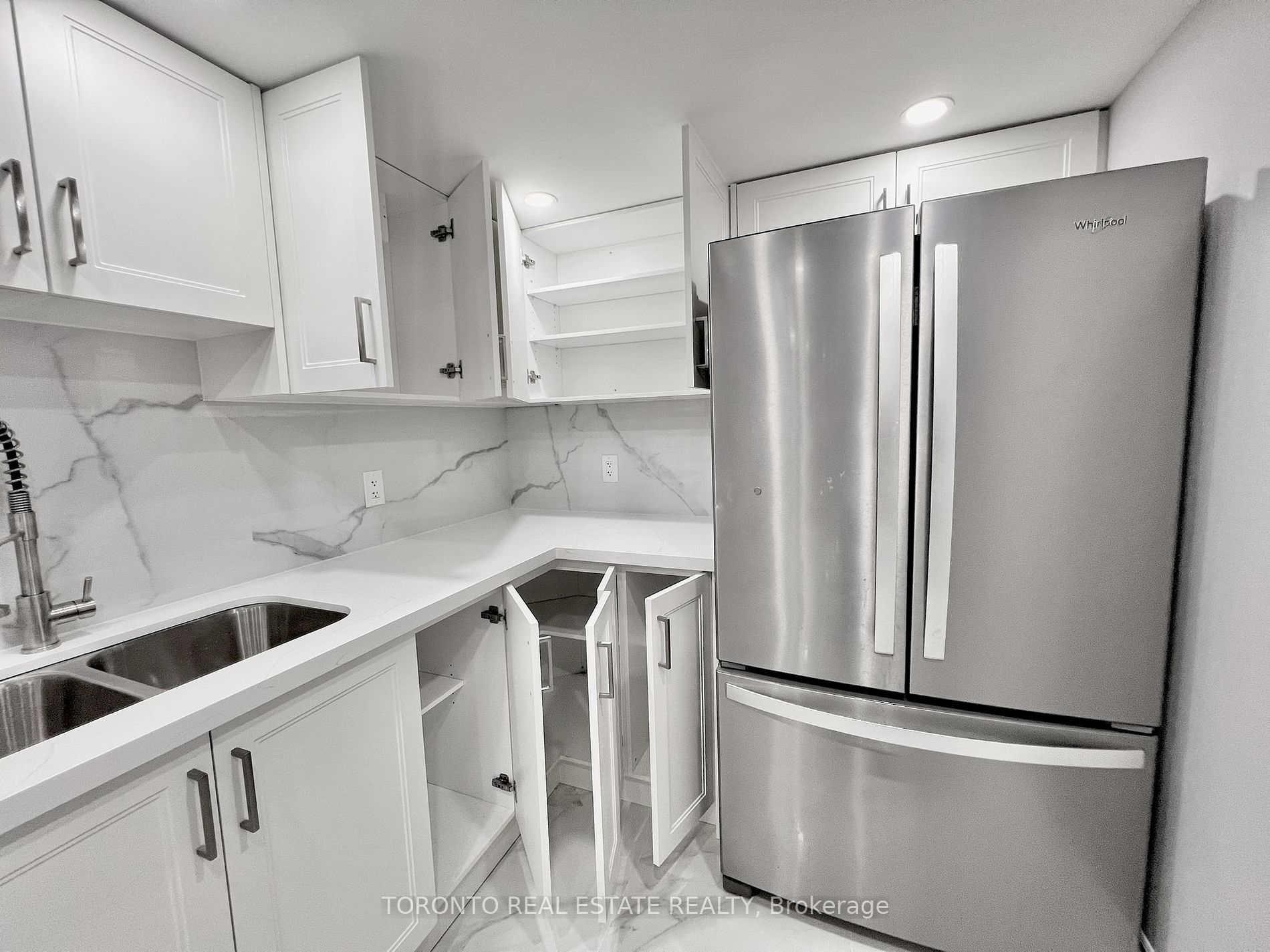 74 Mohandas Dr Property Photo 4
