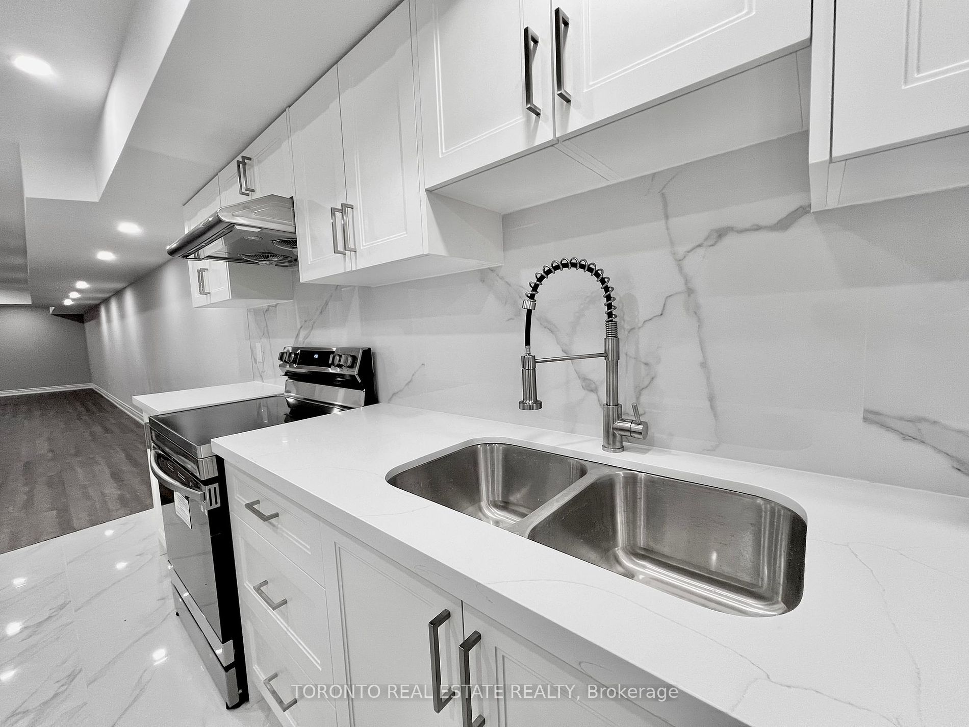 74 Mohandas Dr Property Photo 5