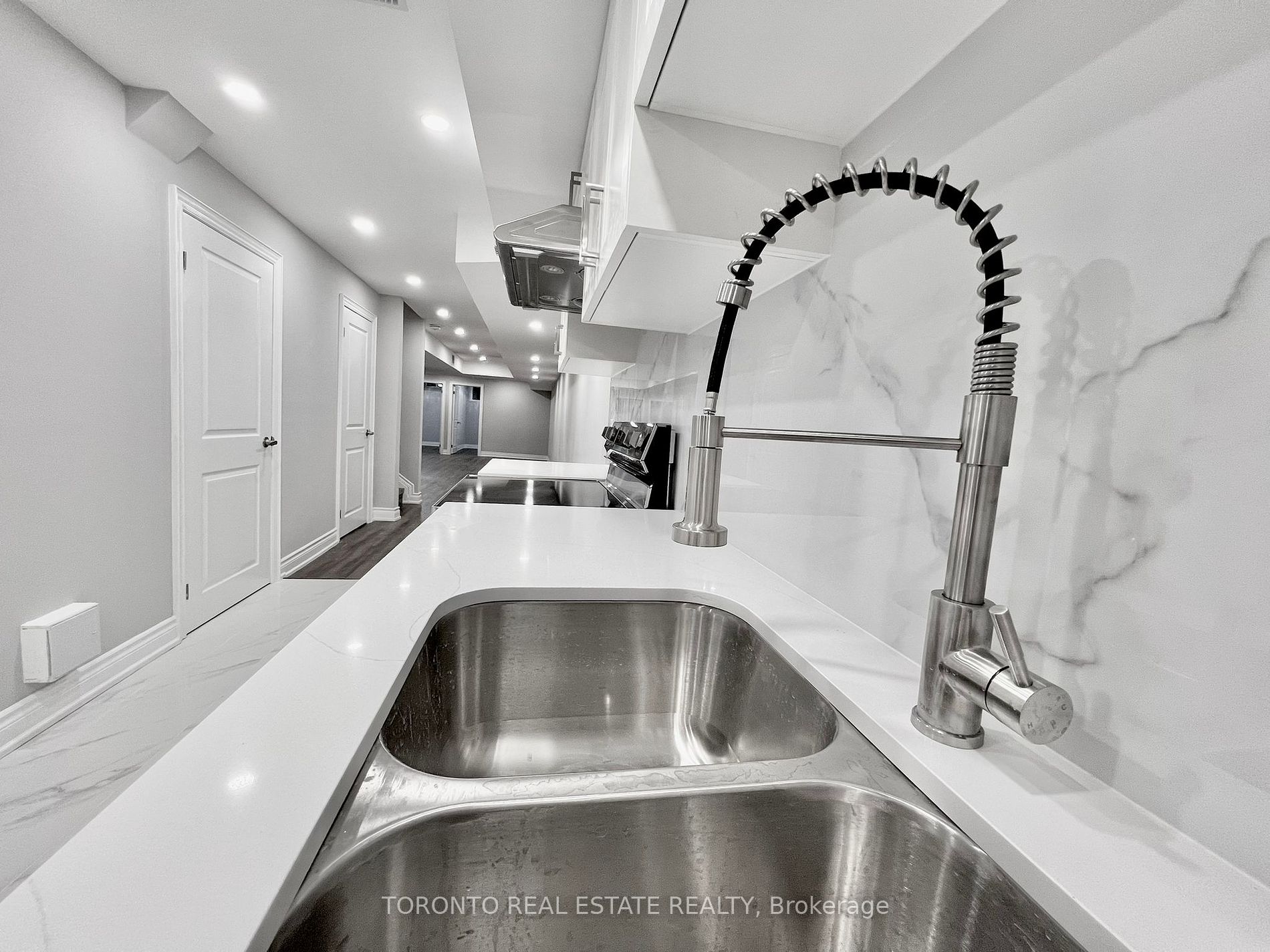 74 Mohandas Dr Property Photo 6