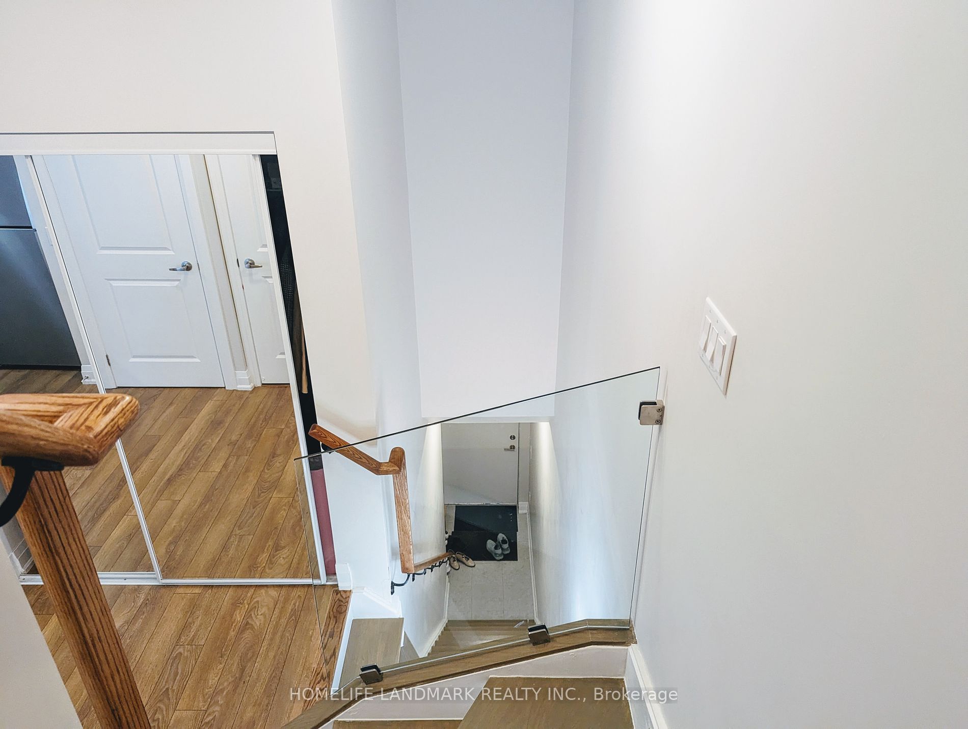 52 Coles Ave 303 Property Photo 2