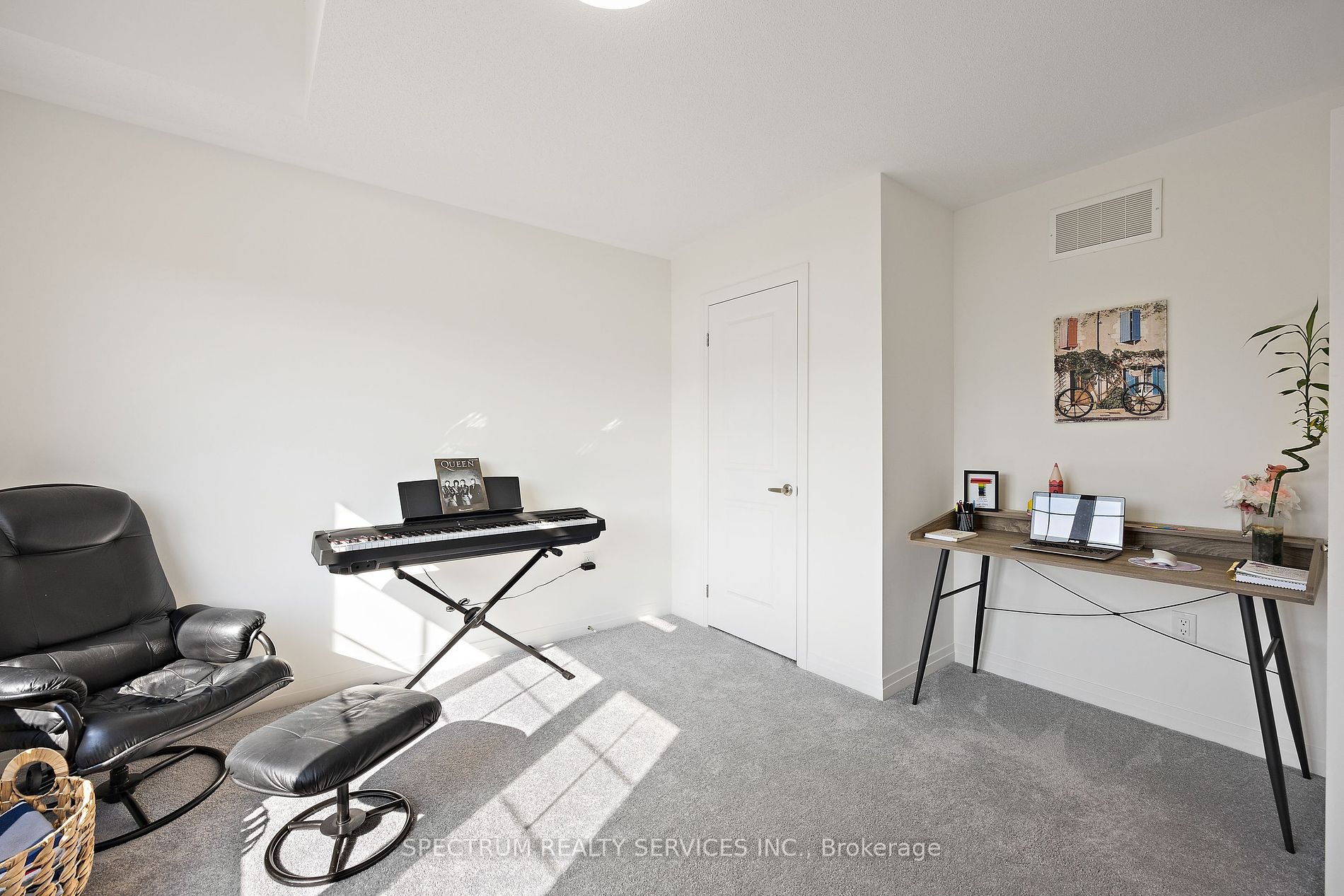 52 Pridham Pl Property Photo 32