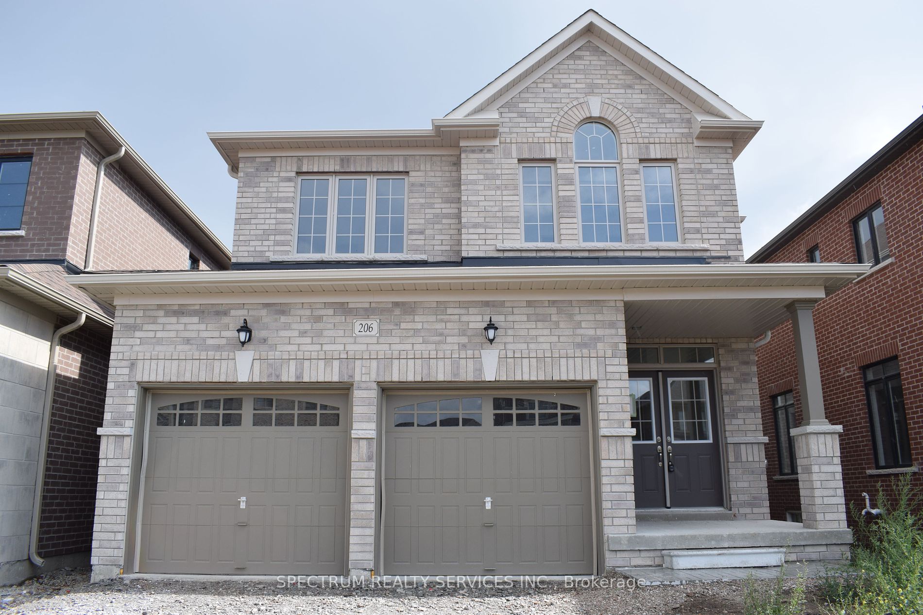 206 Ferragine Cres Property Photo 1