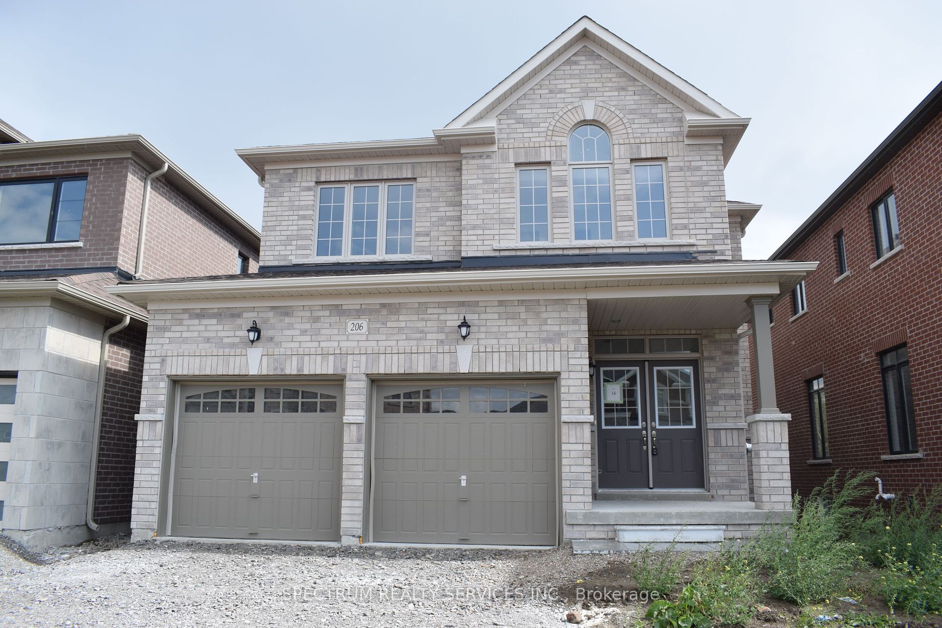 206 Ferragine Cres Property Photo 2