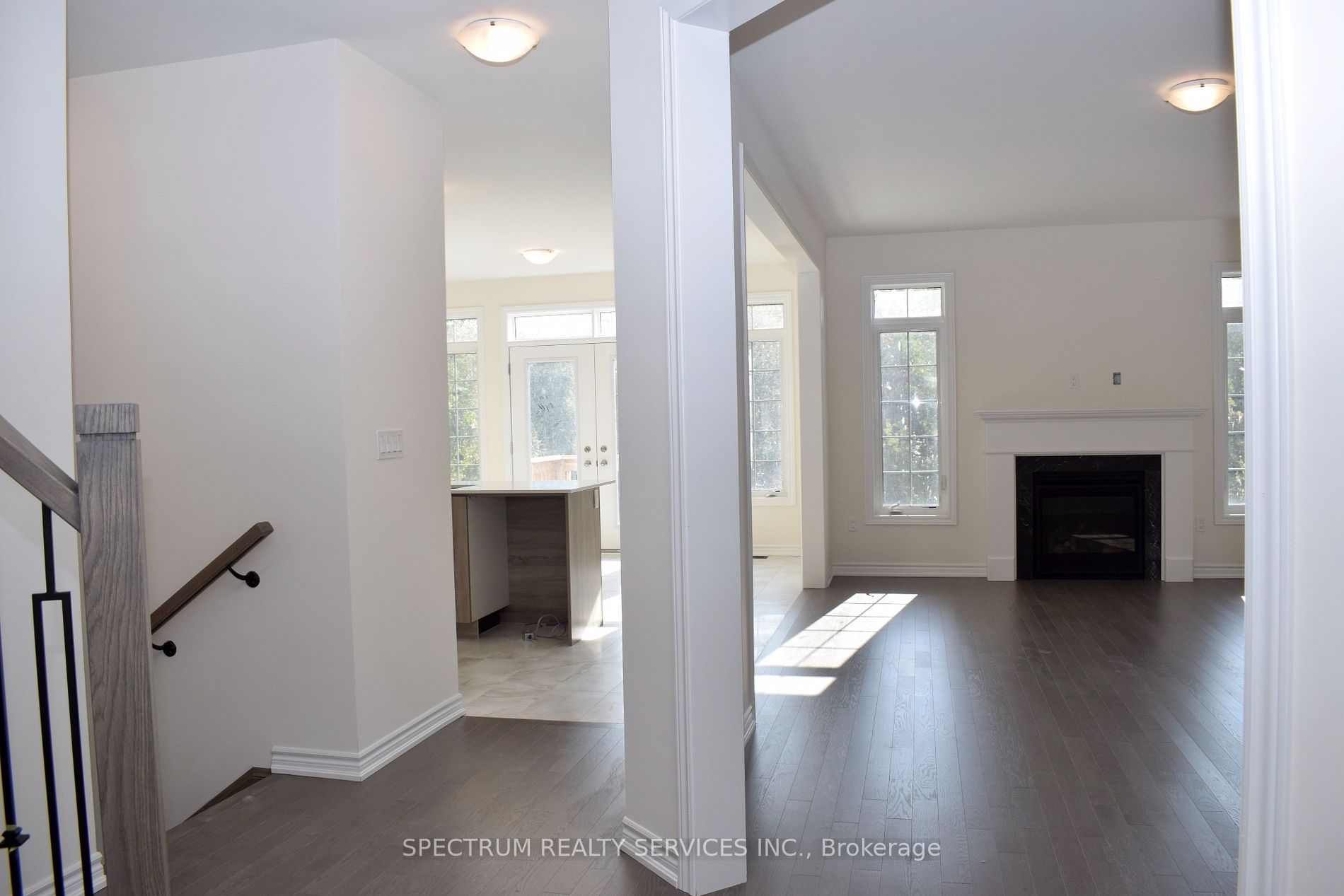 206 Ferragine Cres Property Photo 5