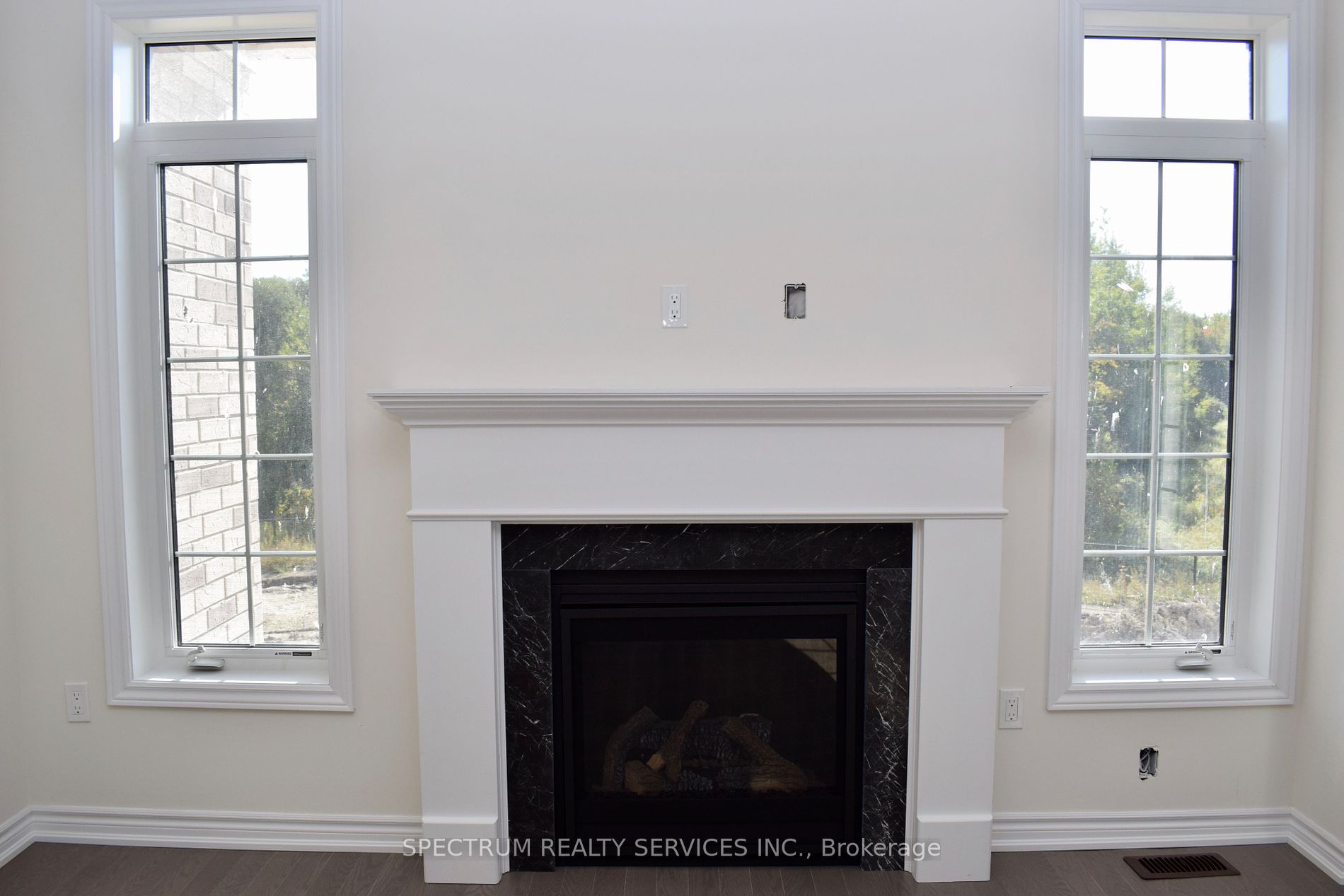 206 Ferragine Cres Property Photo 12