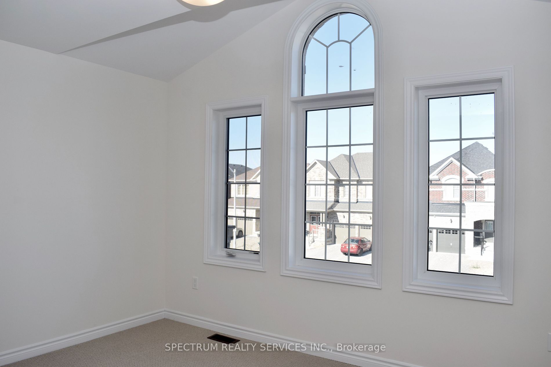 206 Ferragine Cres Property Photo 17