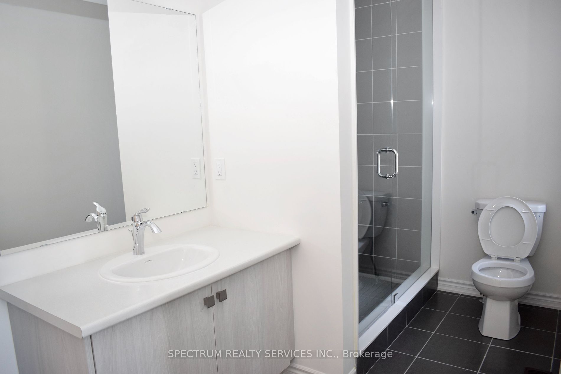 206 Ferragine Cres Property Photo 18