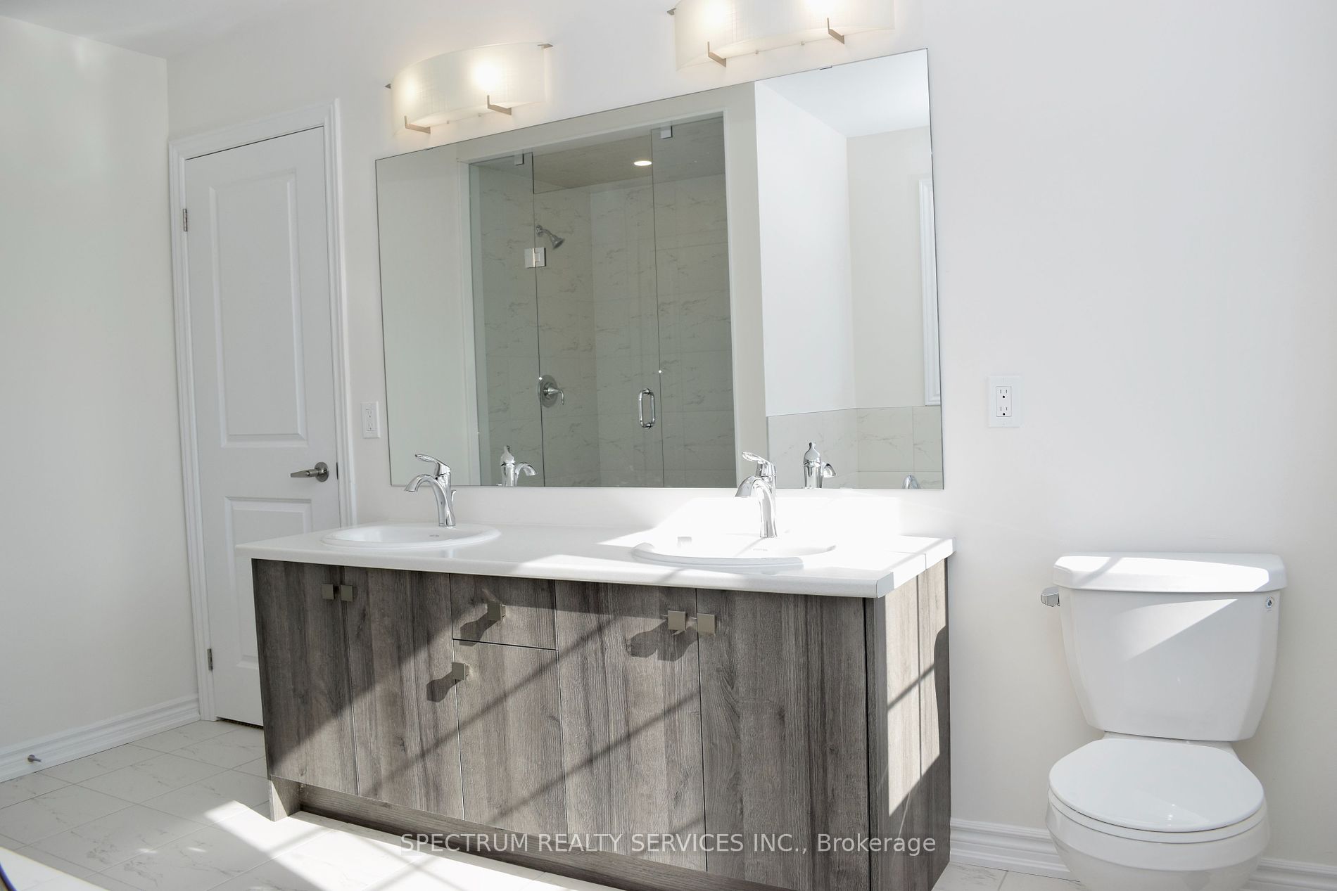 206 Ferragine Cres Property Photo 21