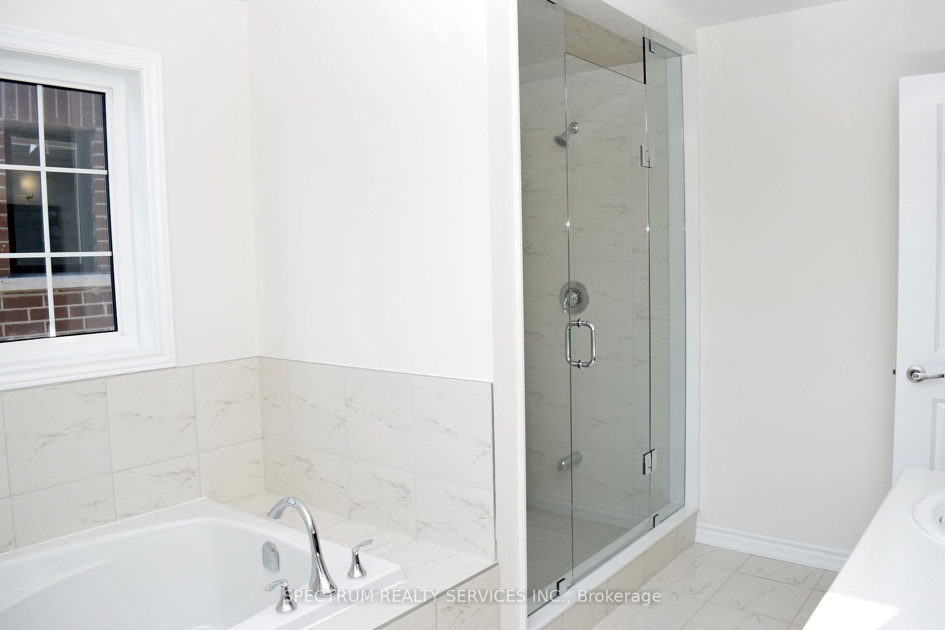 206 Ferragine Cres Property Photo 22