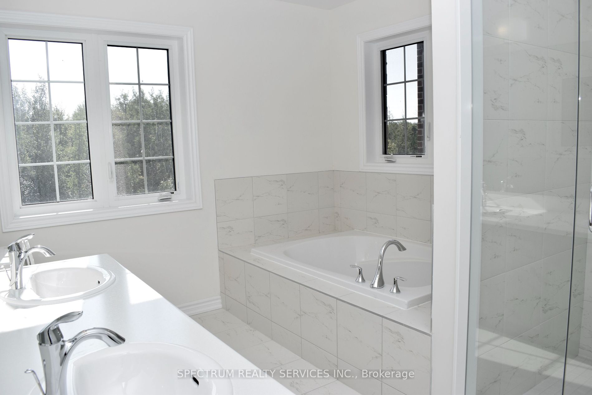206 Ferragine Cres Property Photo 23