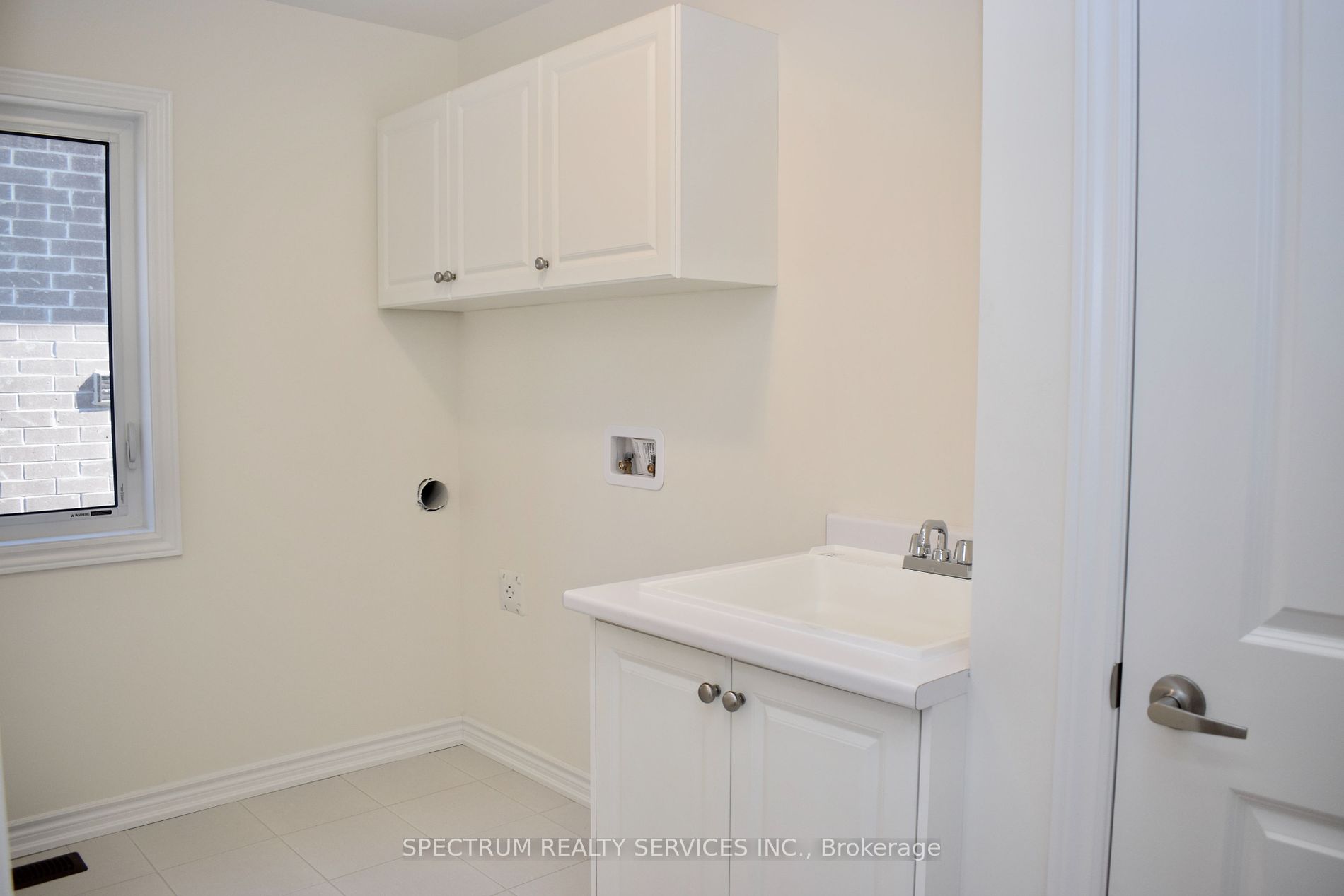206 Ferragine Cres Property Photo 24
