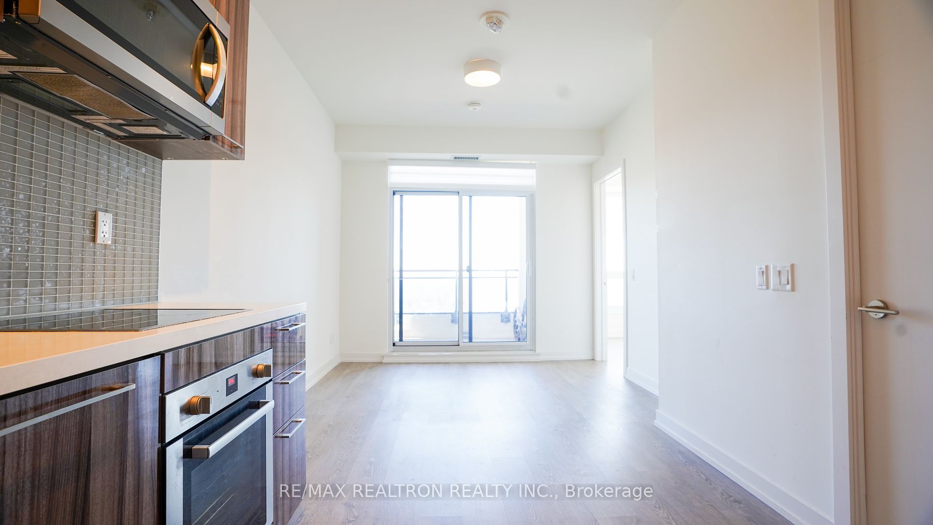 1 Grandview Ave 08 Property Photo 6