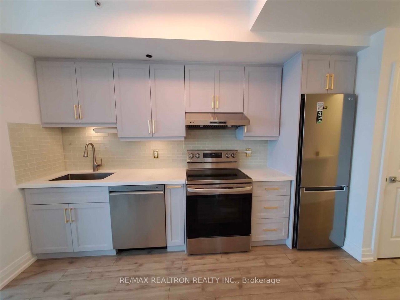 7165 Yonge St 04 Property Photo 4