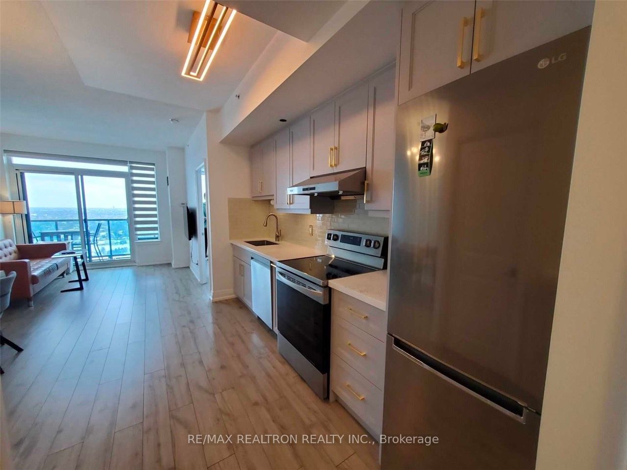 7165 Yonge St 04 Property Photo 5