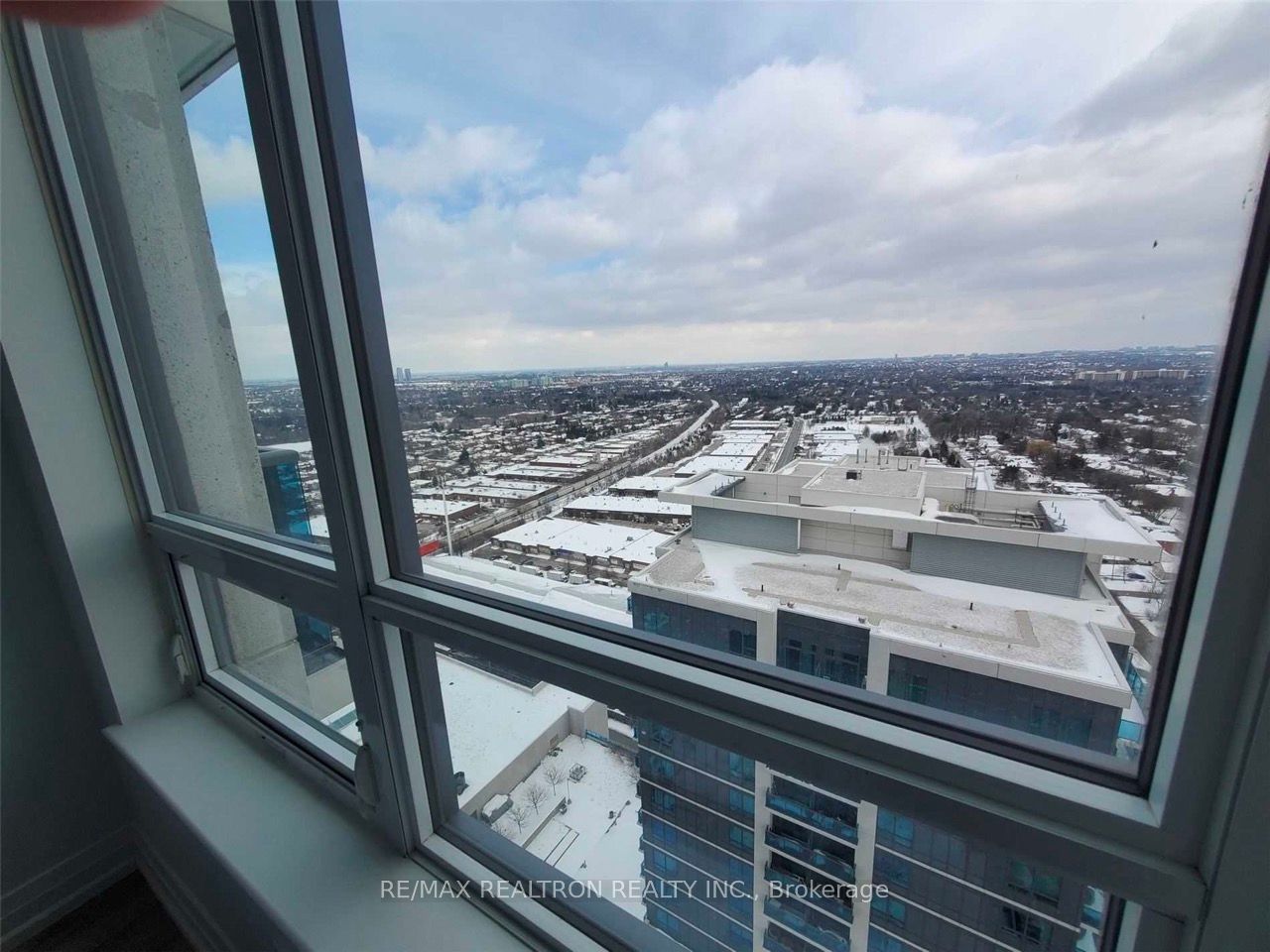 7165 Yonge St 04 Property Photo 11