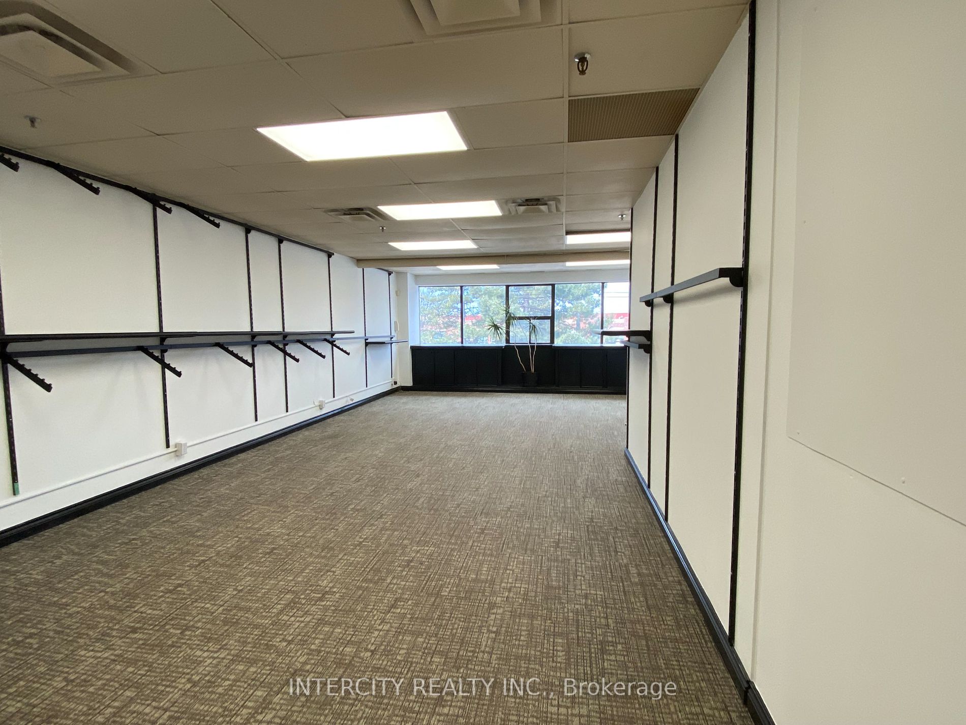 665 Millway Ave Property Photo 4