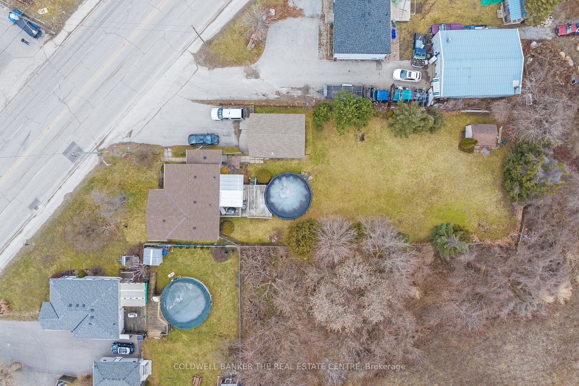 533 The Queensway S Property Photo 2
