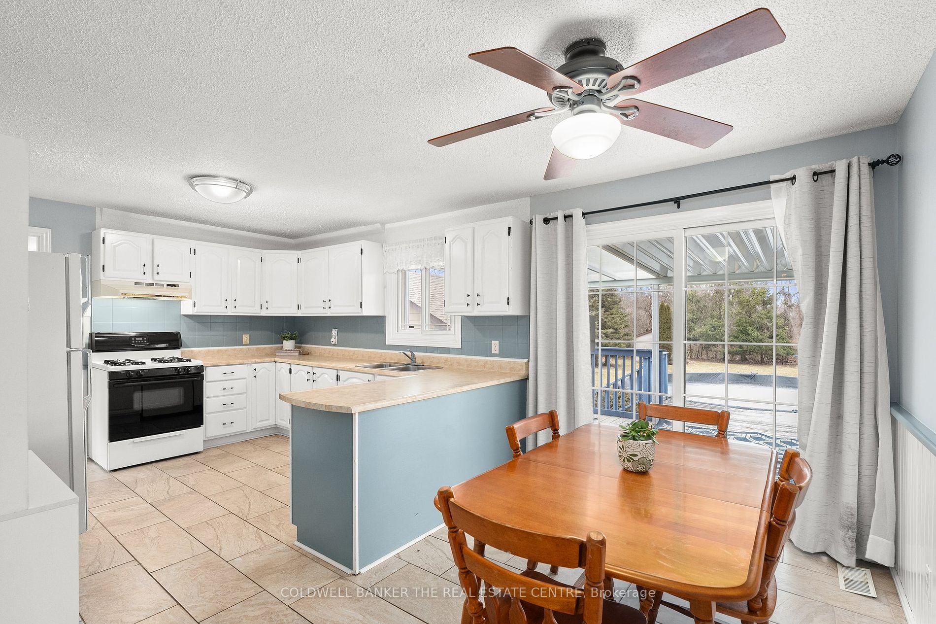 533 The Queensway S Property Photo 10