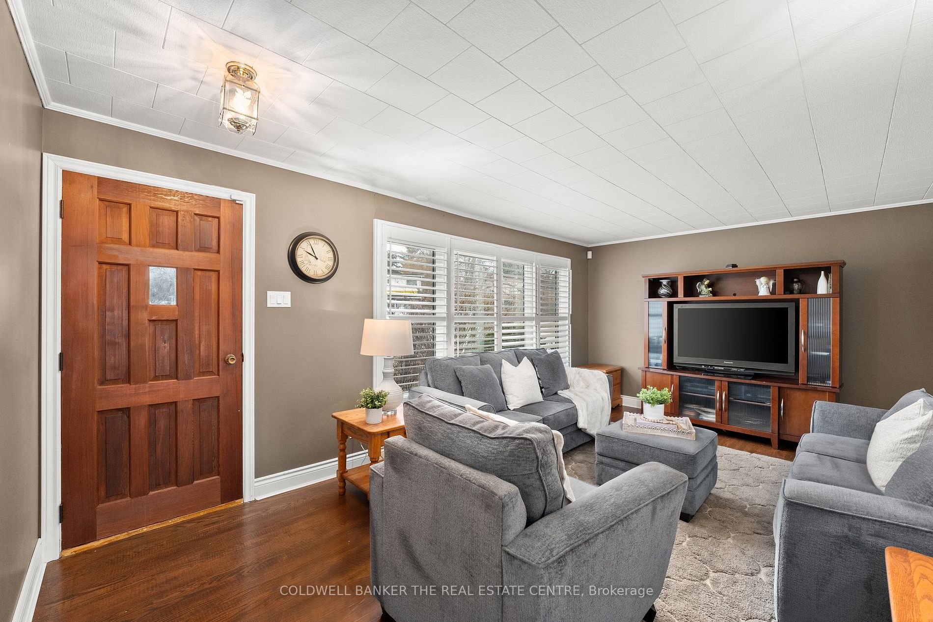 533 The Queensway S Property Photo 13