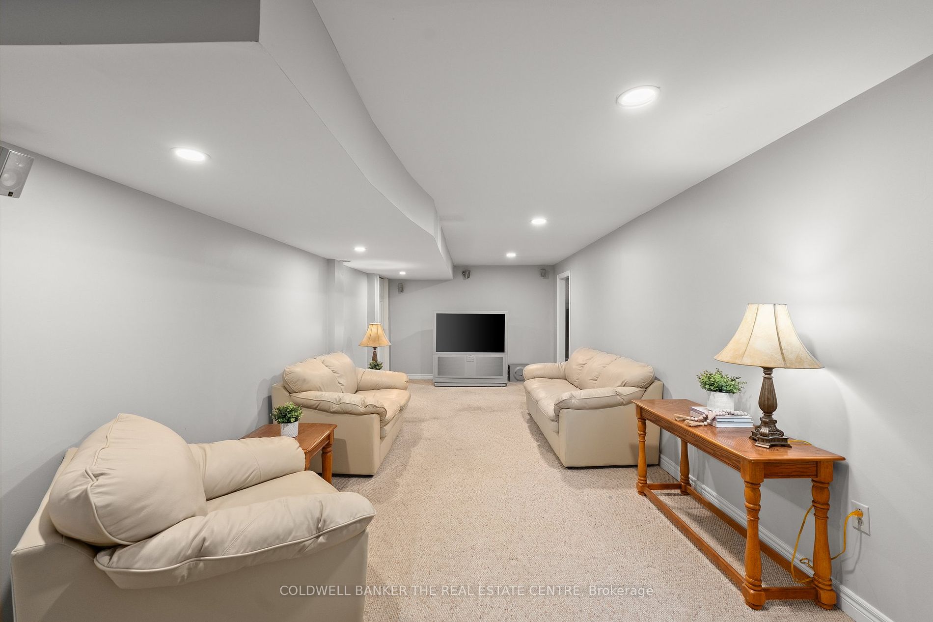 533 The Queensway S Property Photo 22