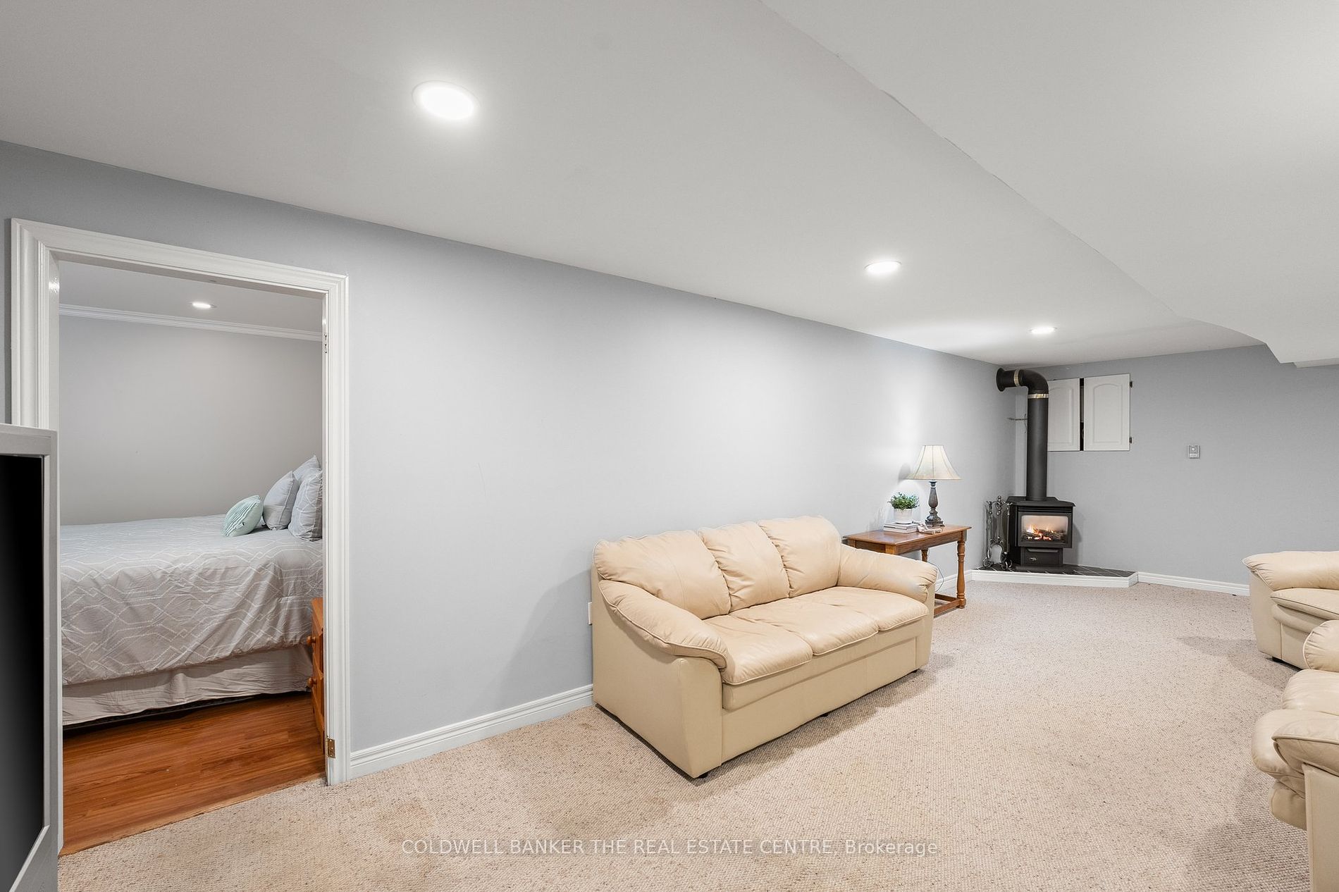 533 The Queensway S Property Photo 25