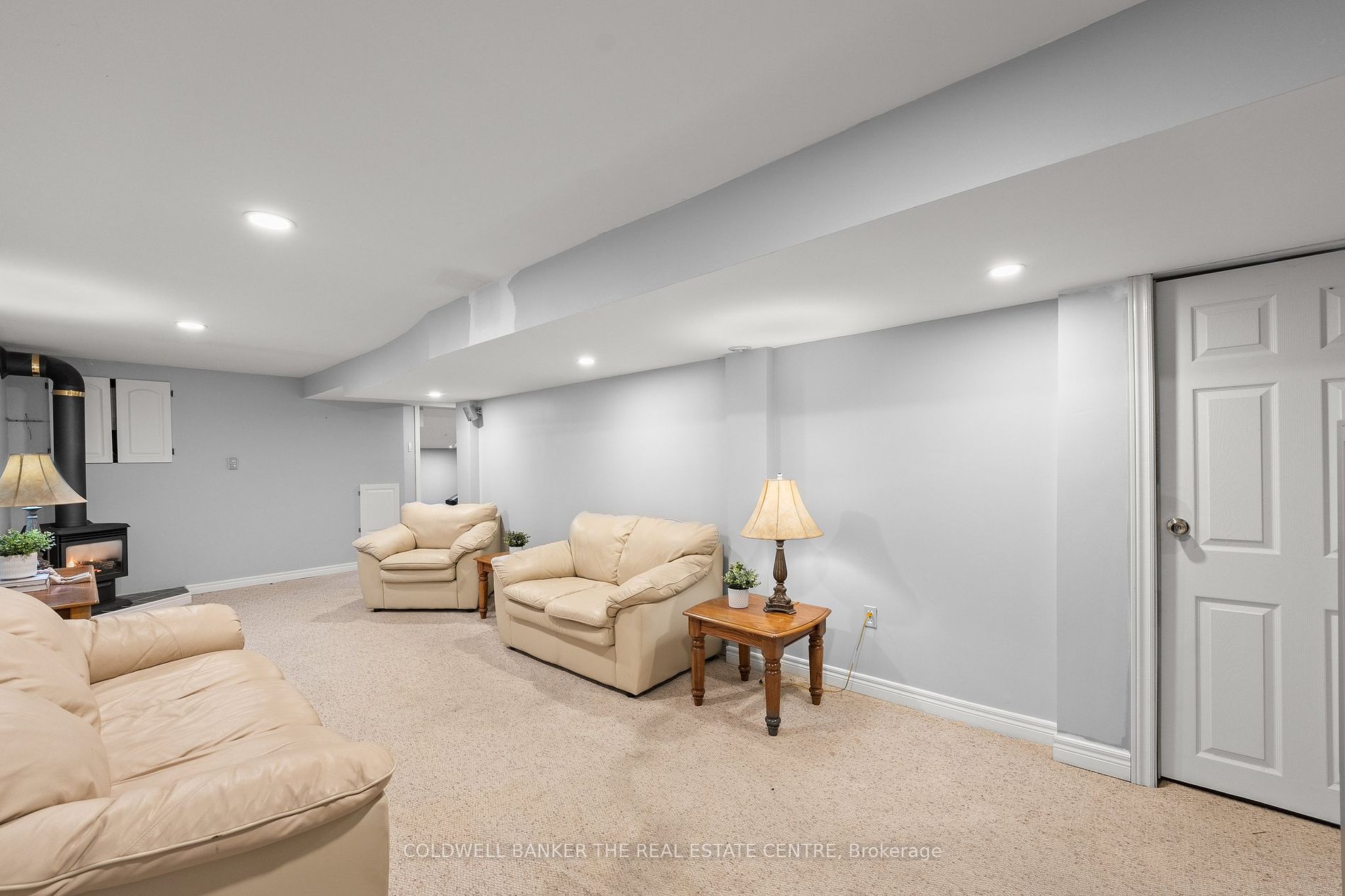 533 The Queensway S Property Photo 26