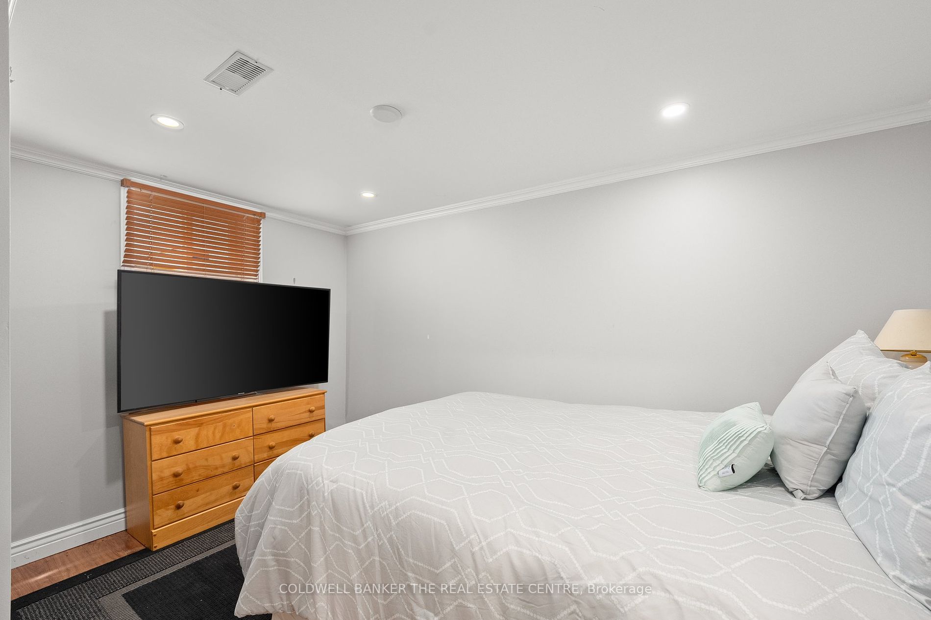 533 The Queensway S Property Photo 27