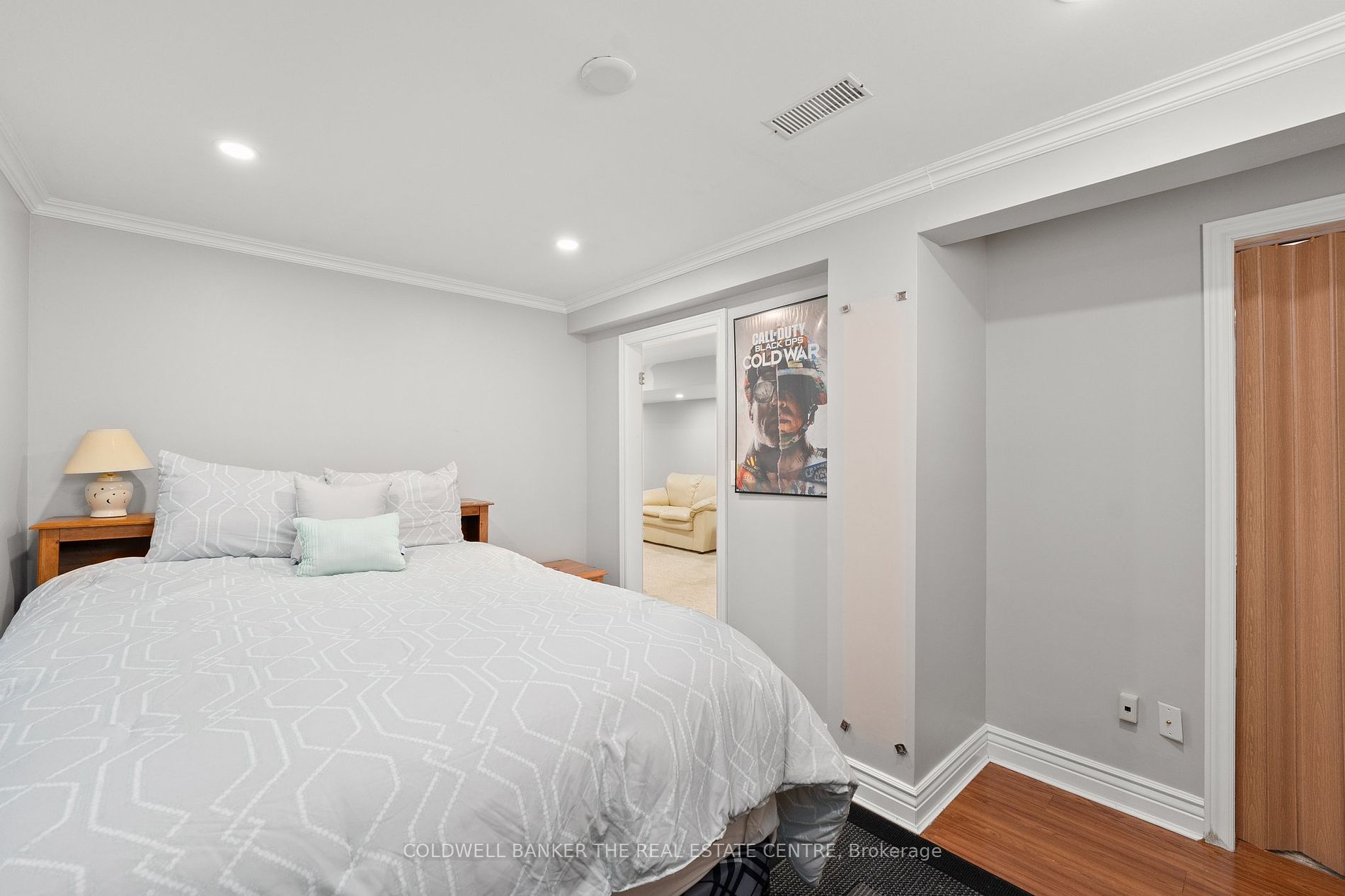 533 The Queensway S Property Photo 28