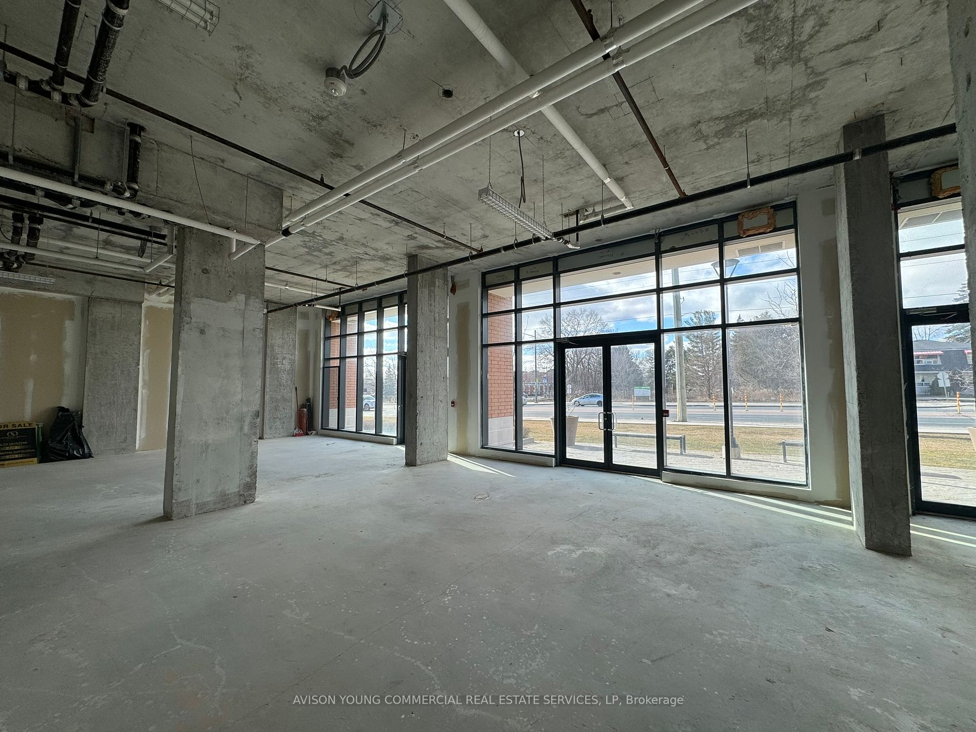 11611 Yonge St Property Photo 3