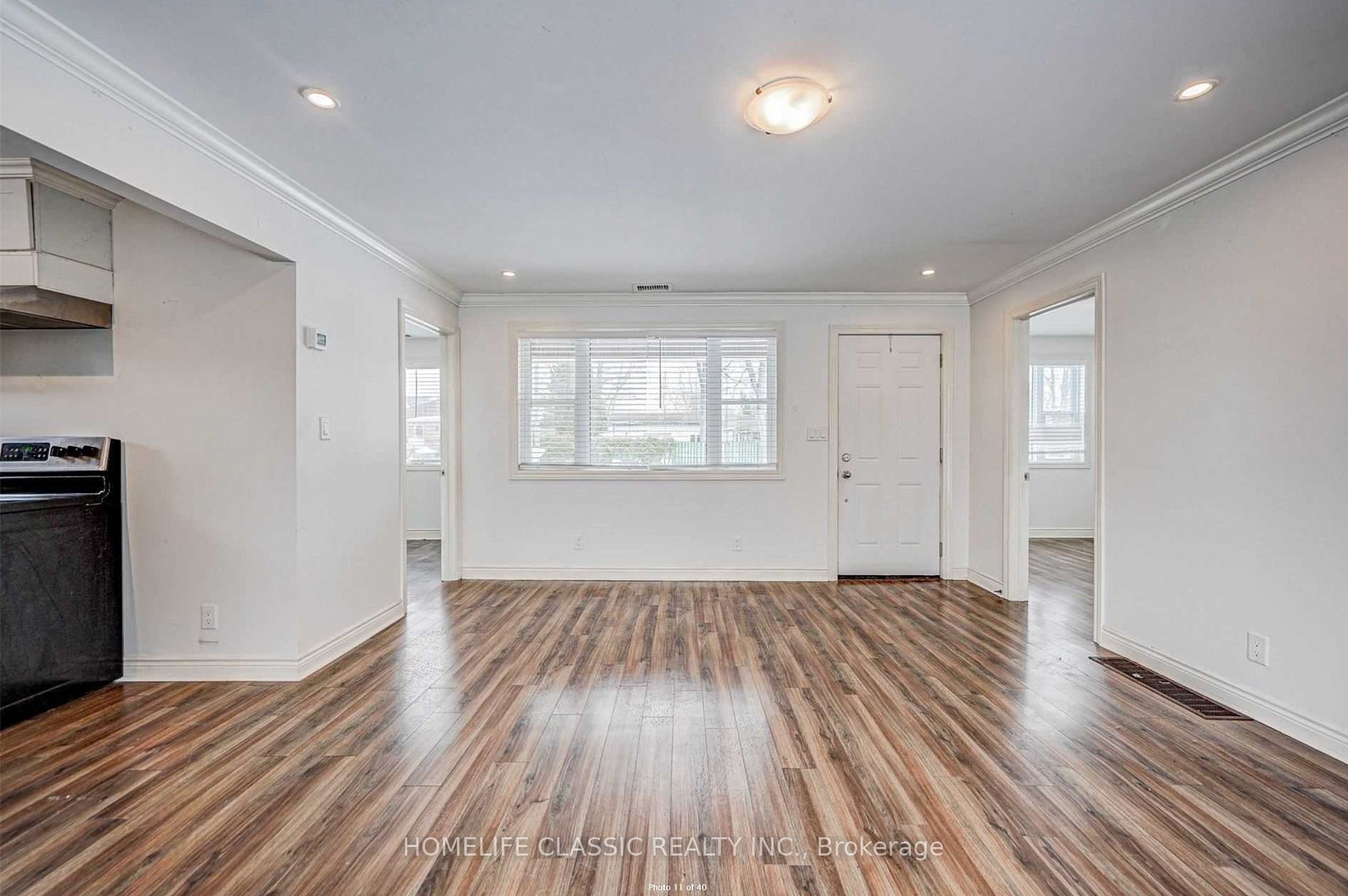 242 Simcoe Ave N Property Photo 4