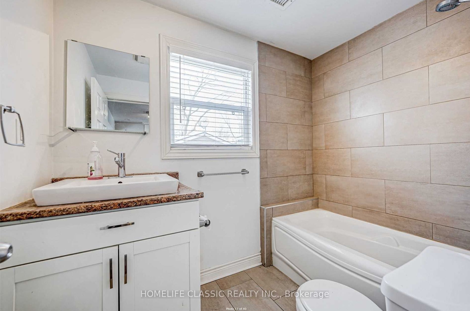 242 Simcoe Ave N Property Photo 8