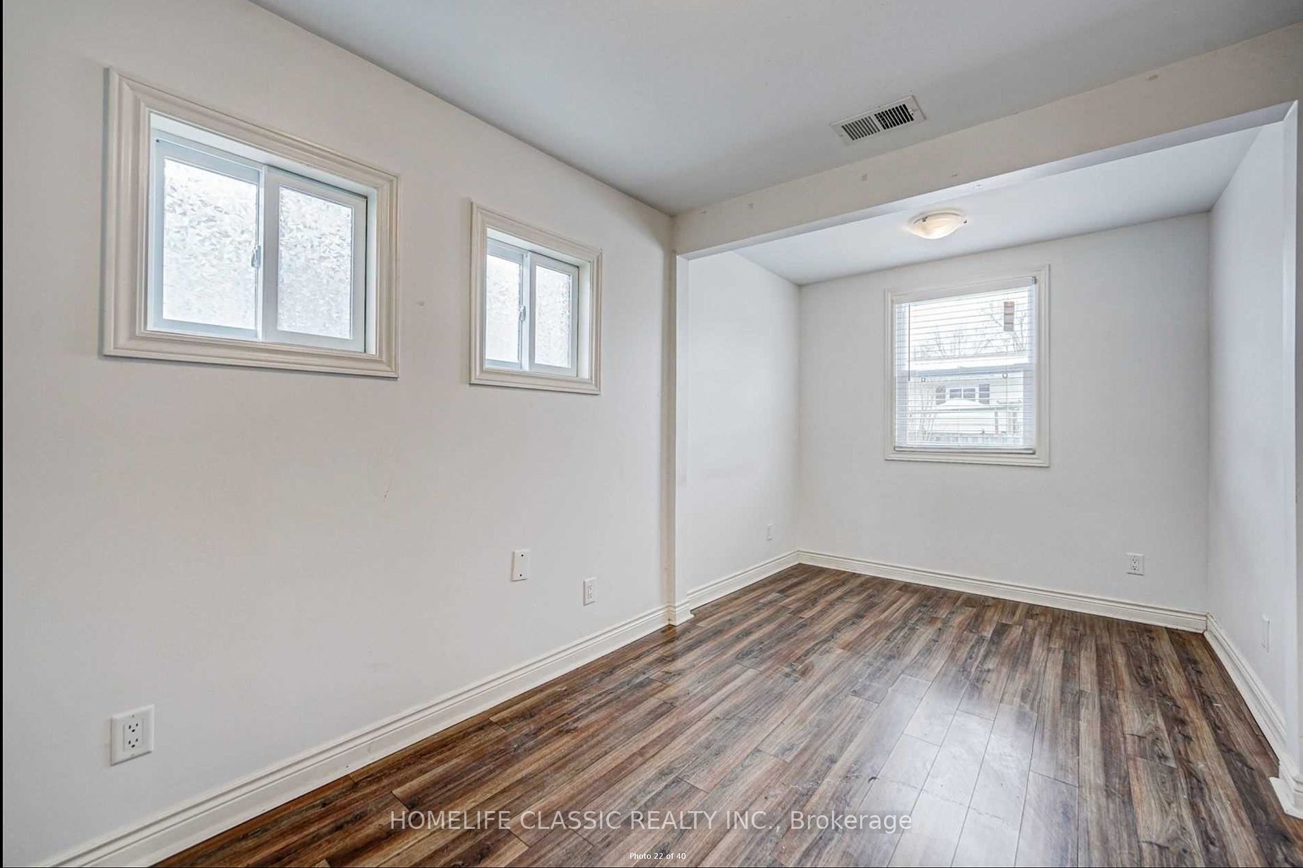 242 Simcoe Ave N Property Photo 11