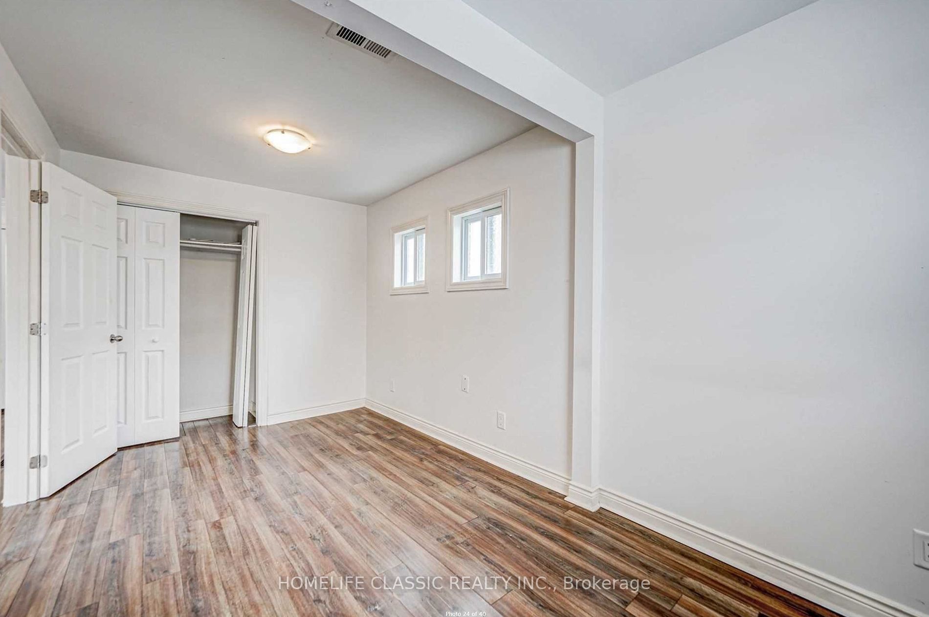 242 Simcoe Ave N Property Photo 12