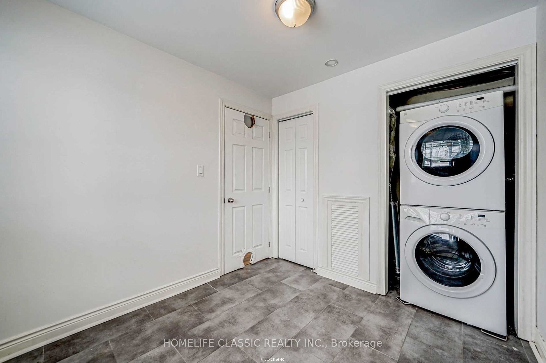 242 Simcoe Ave N Property Photo 14