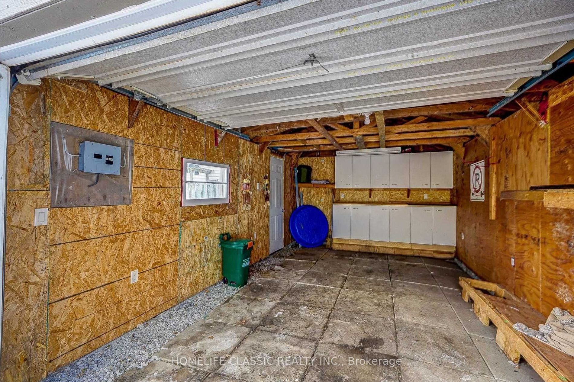 242 Simcoe Ave N Property Photo 17