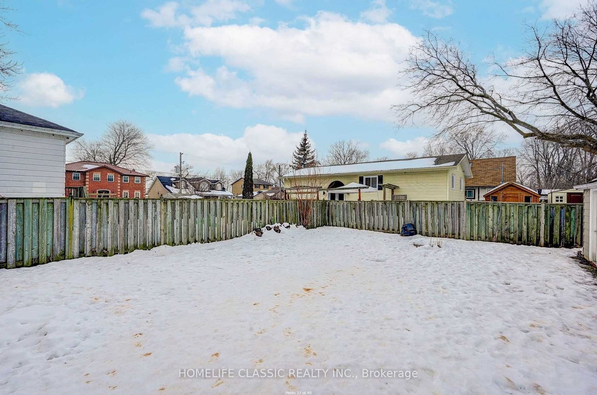 242 Simcoe Ave N Property Photo 18