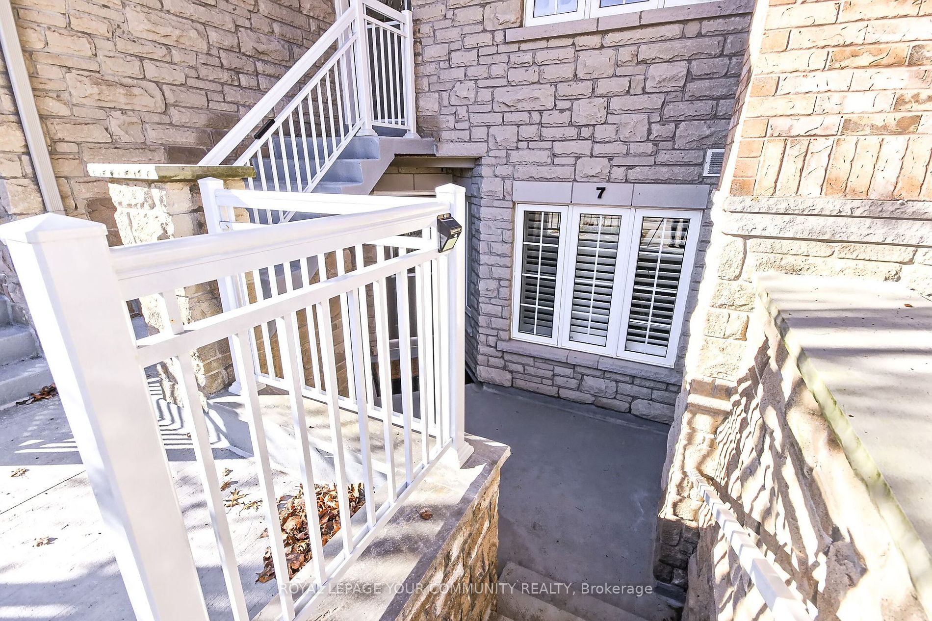 520 Silken Laumann Dr 7 Property Photo 3