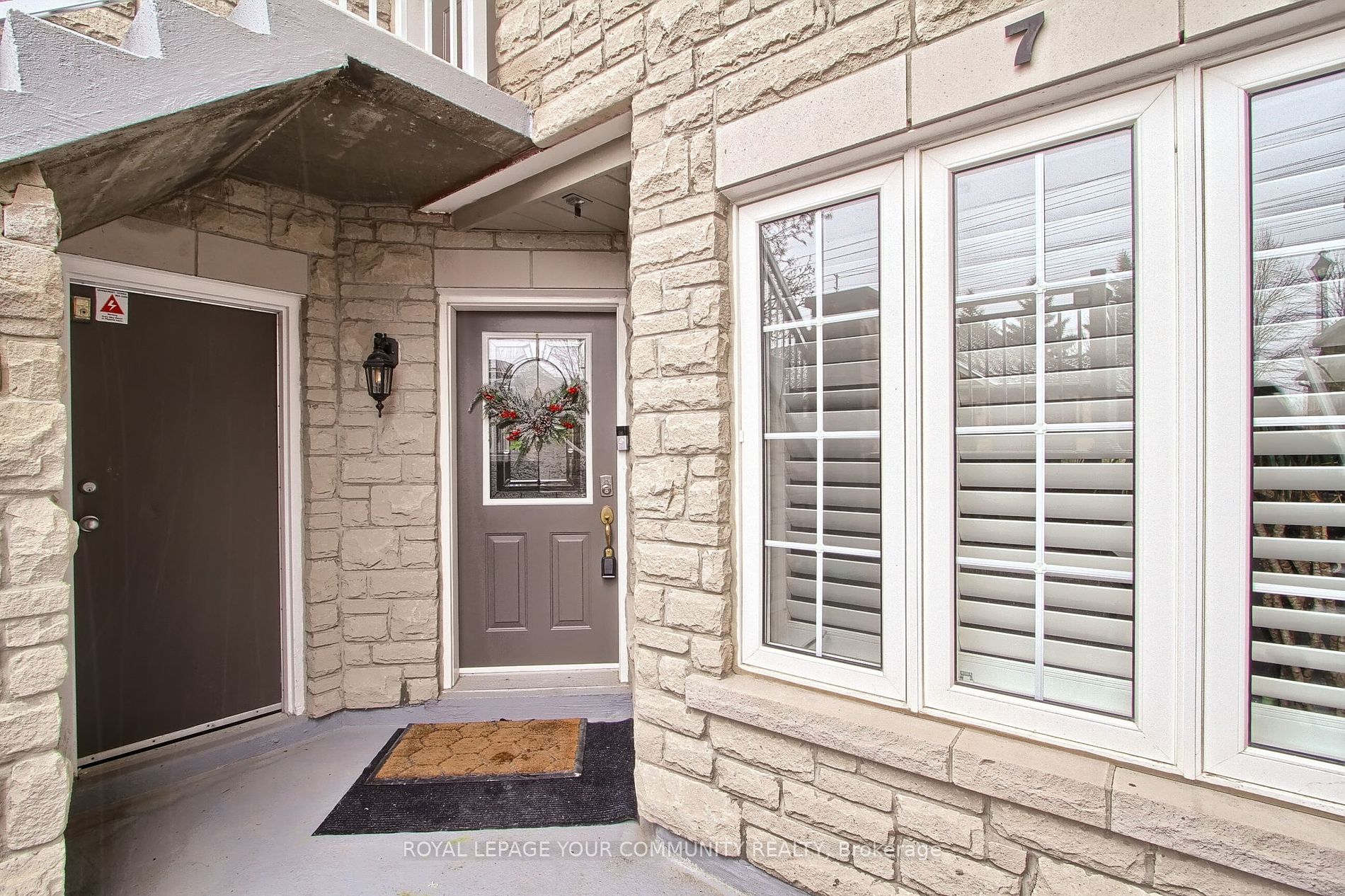 520 Silken Laumann Dr 7 Property Photo 4