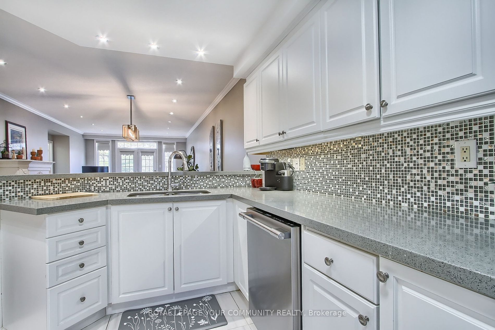 520 Silken Laumann Dr 7 Property Photo 12