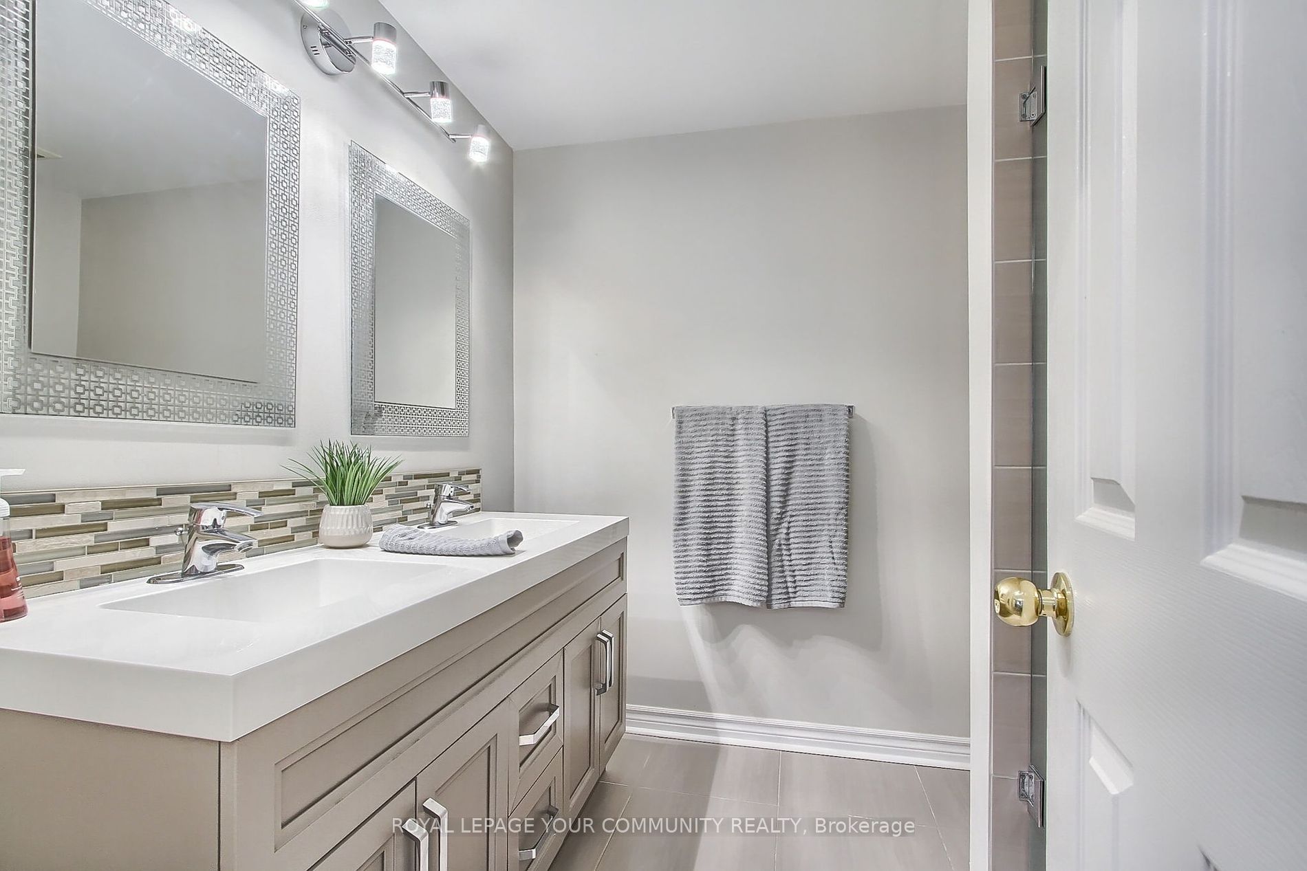 520 Silken Laumann Dr 7 Property Photo 30