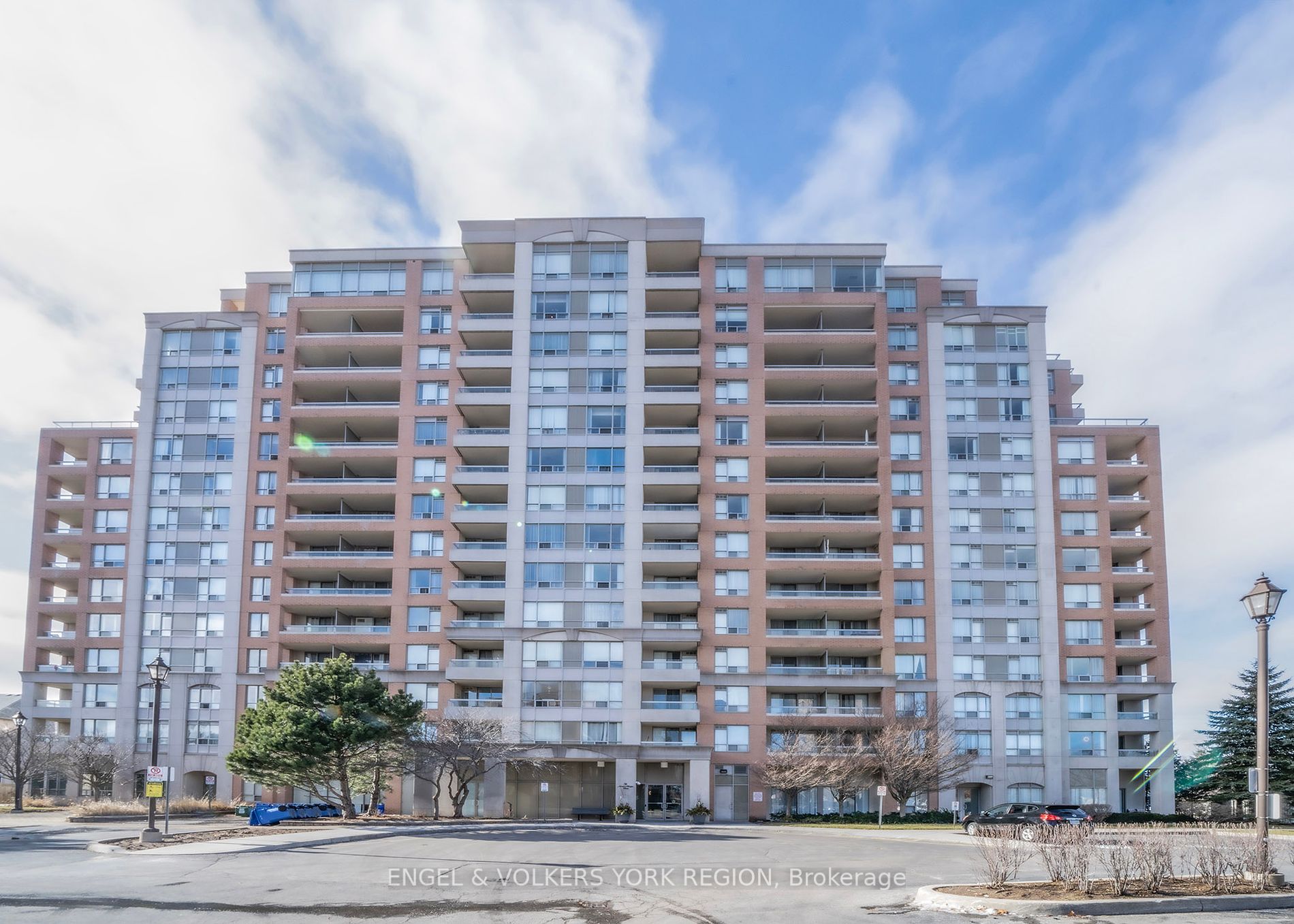 9 Northern Heights Dr 2 Property Photo 1