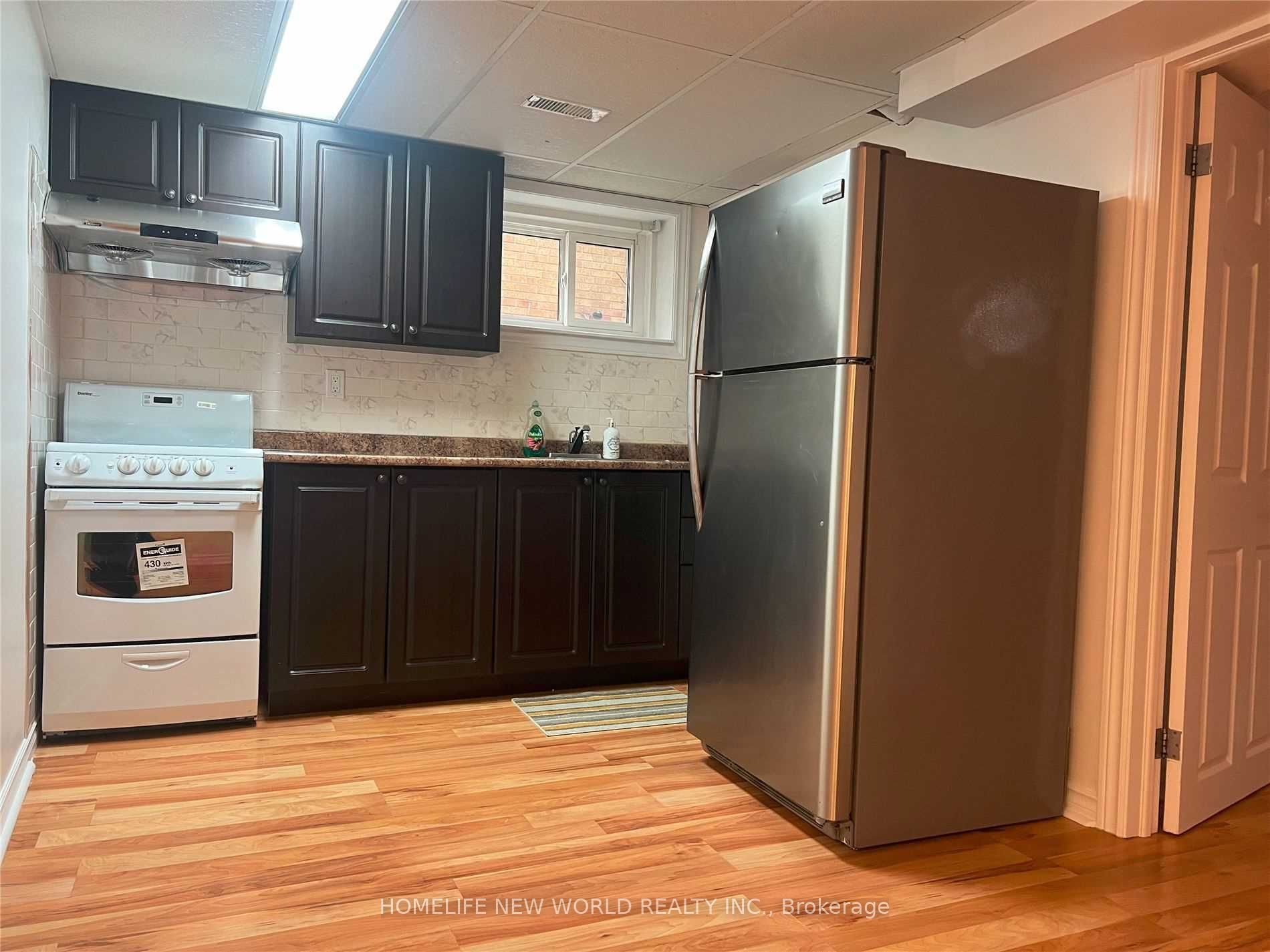 438 Fernleigh Circ N Property Photo 3