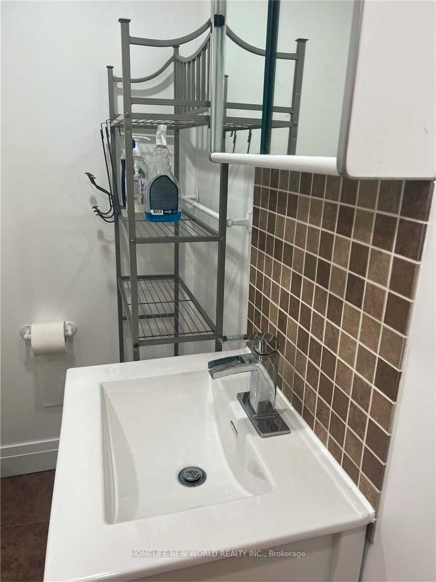 438 Fernleigh Circ N Property Photo 9
