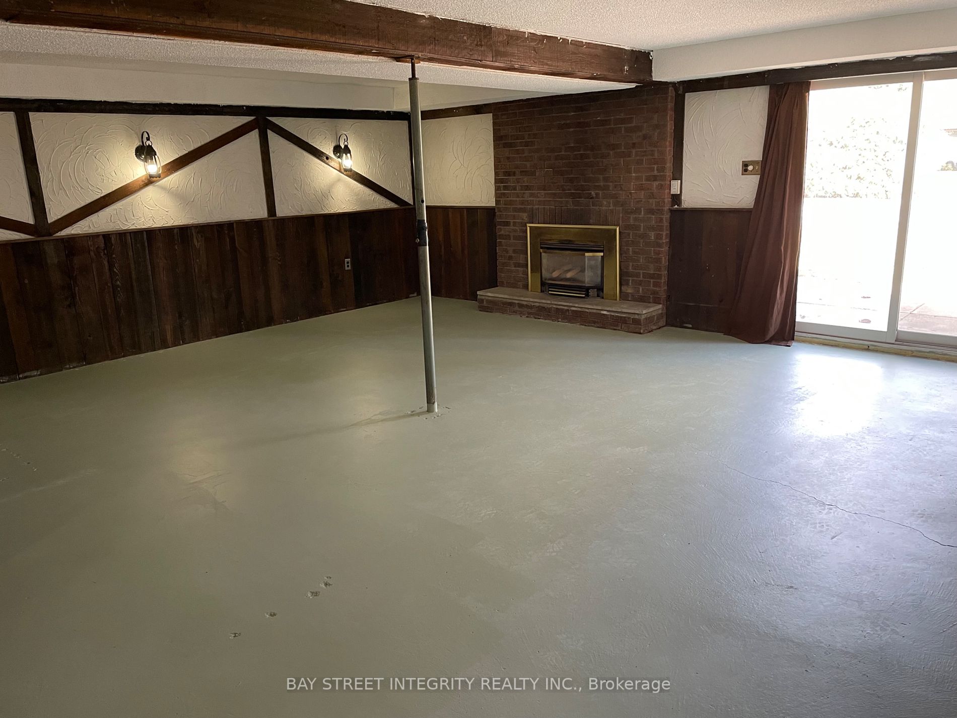 1 Pine St Property Photo 6